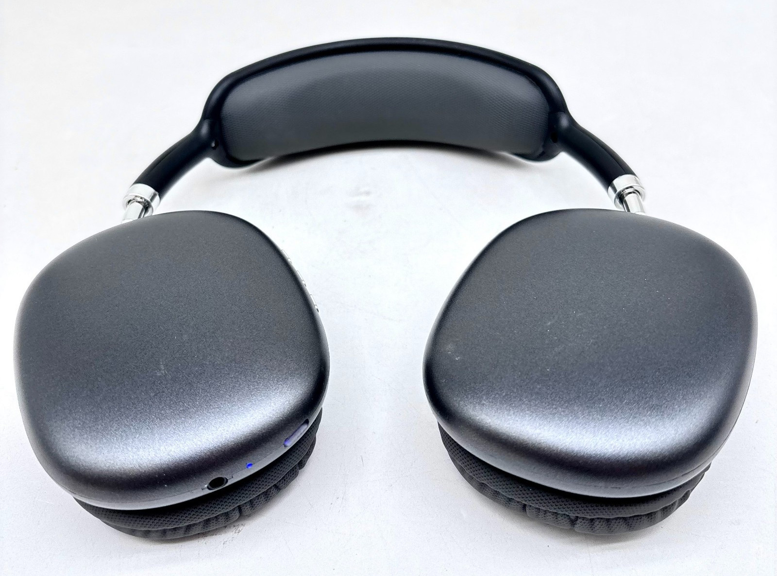 P9 Pro Max Over The Ear Wireless Bluetooth Headphones Silver Pre-Owned