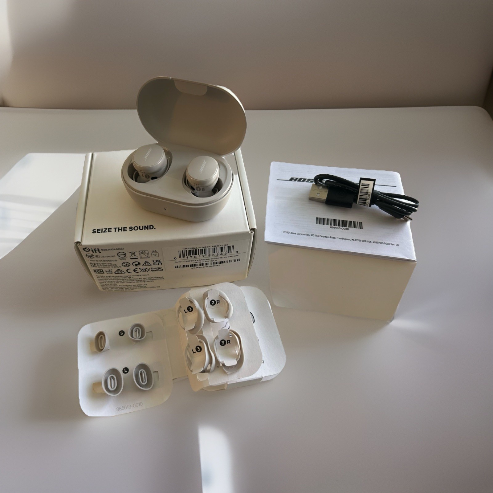 Bose Quiet Comfort Ultra Noise Canceling InEar Buds w/case-White Smoke〰️Open Box