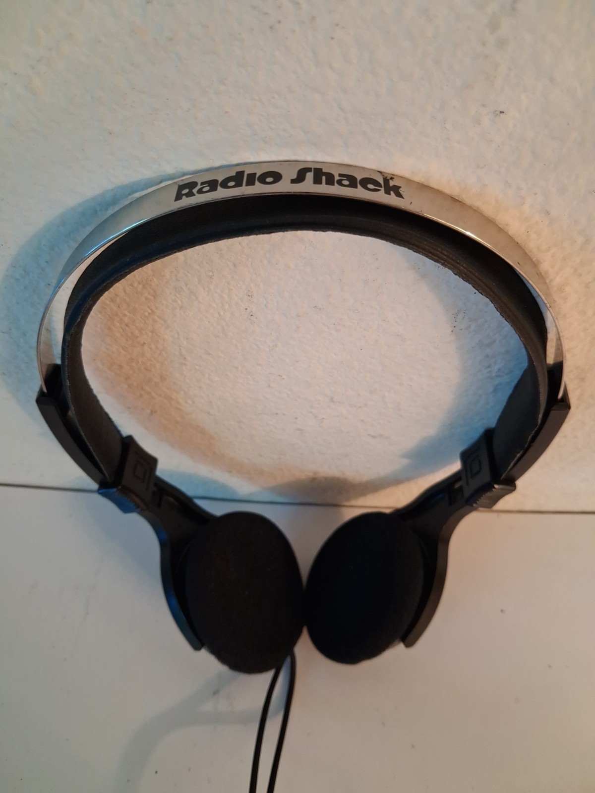 Radioshack Pro-25 Stereo Headphones W/In-line Volume Control Cat No. 33-1022
