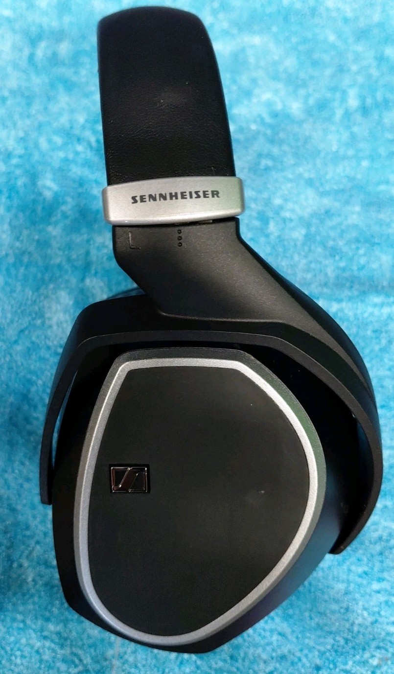 Sennheiser RS 195 RF Wireless Headphone System for TV Listening