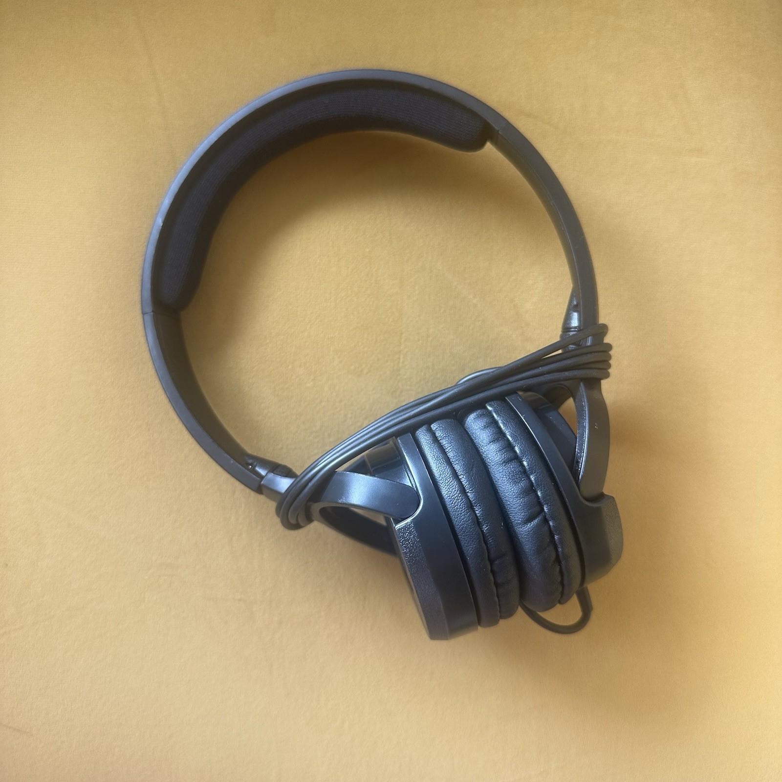 Audio-Technica ATH-M20X Professional Studio Monitor Headphones Black 3.5mm Used
