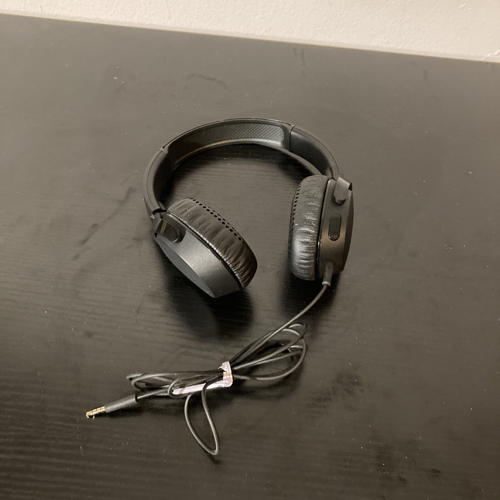 Skullcandy Riff On Ear Headphones Black S5PXY Tuned in, Turned up ￼ work great!!