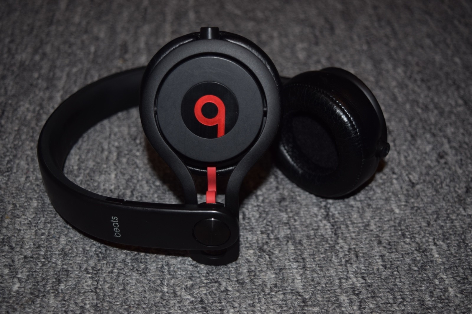 Beats by Dre Mixr DJ Headphones Black/Red – Tested Working w/ Case