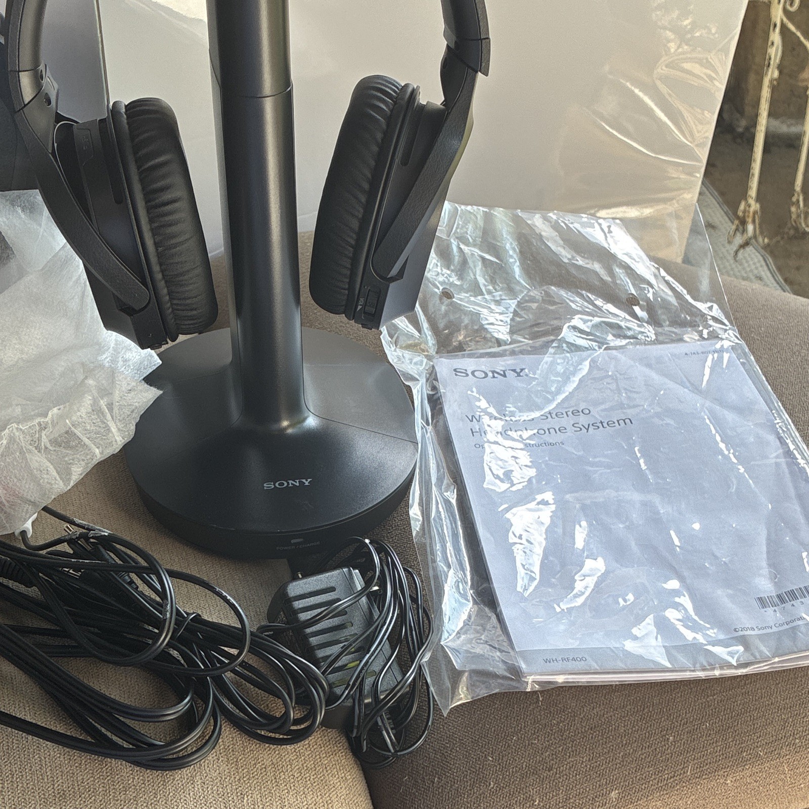 Sony WH-RF400 RF Wireless UHF TV Stereo Headphones Black w/ Stand + Adapter