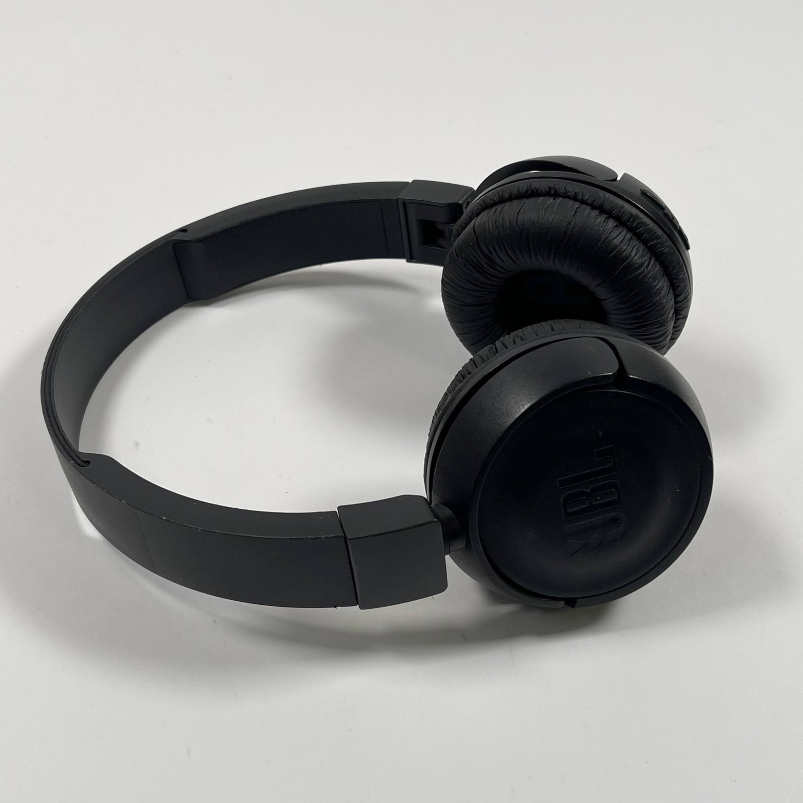 JBL T450BT Wireless On-Ear Headphones with Built-in Remote and Microphone Black