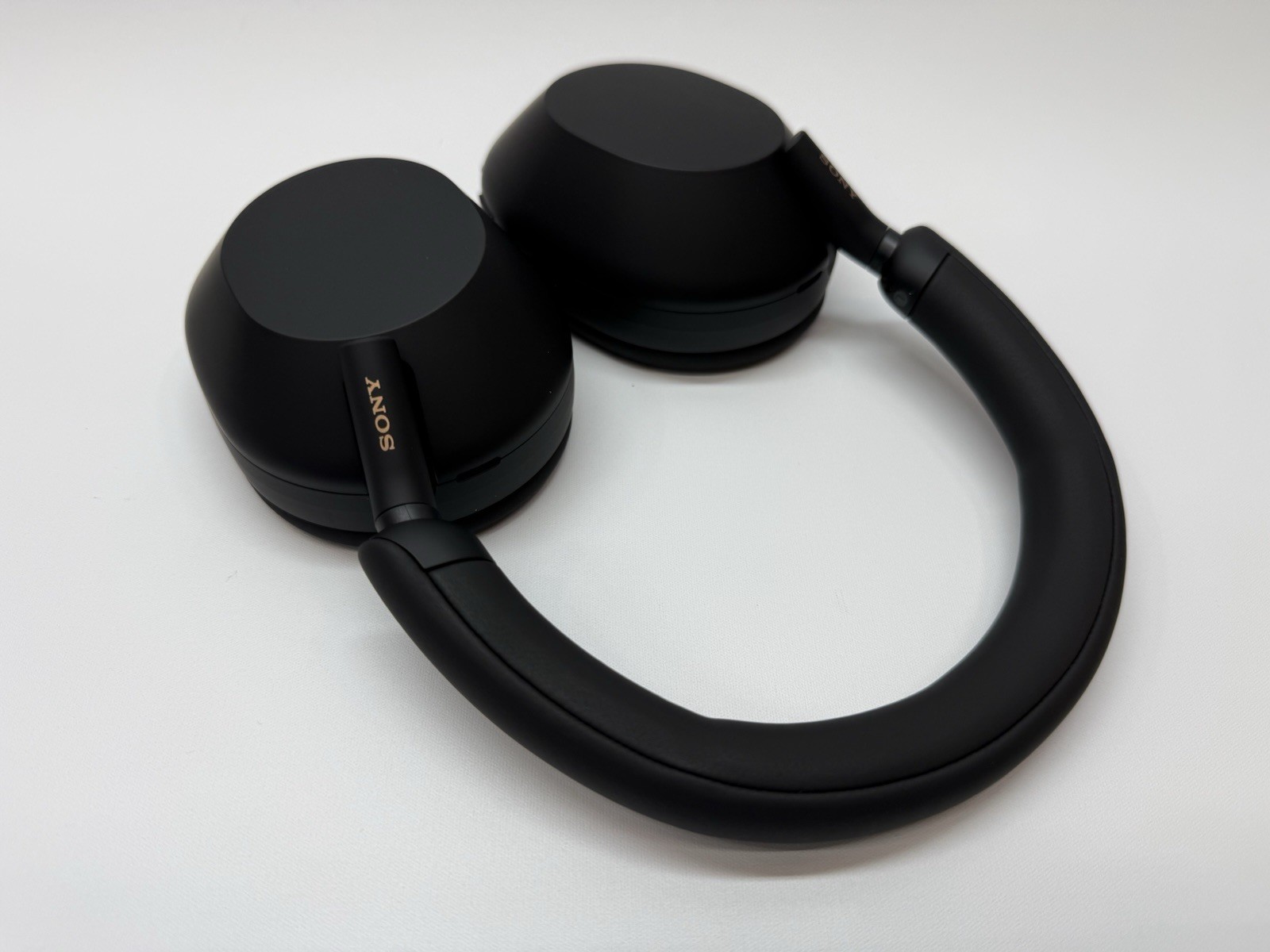 Sony WH1000XM5/SA Wireless Noise-Cancelling Headphones – Black, with Soft Case