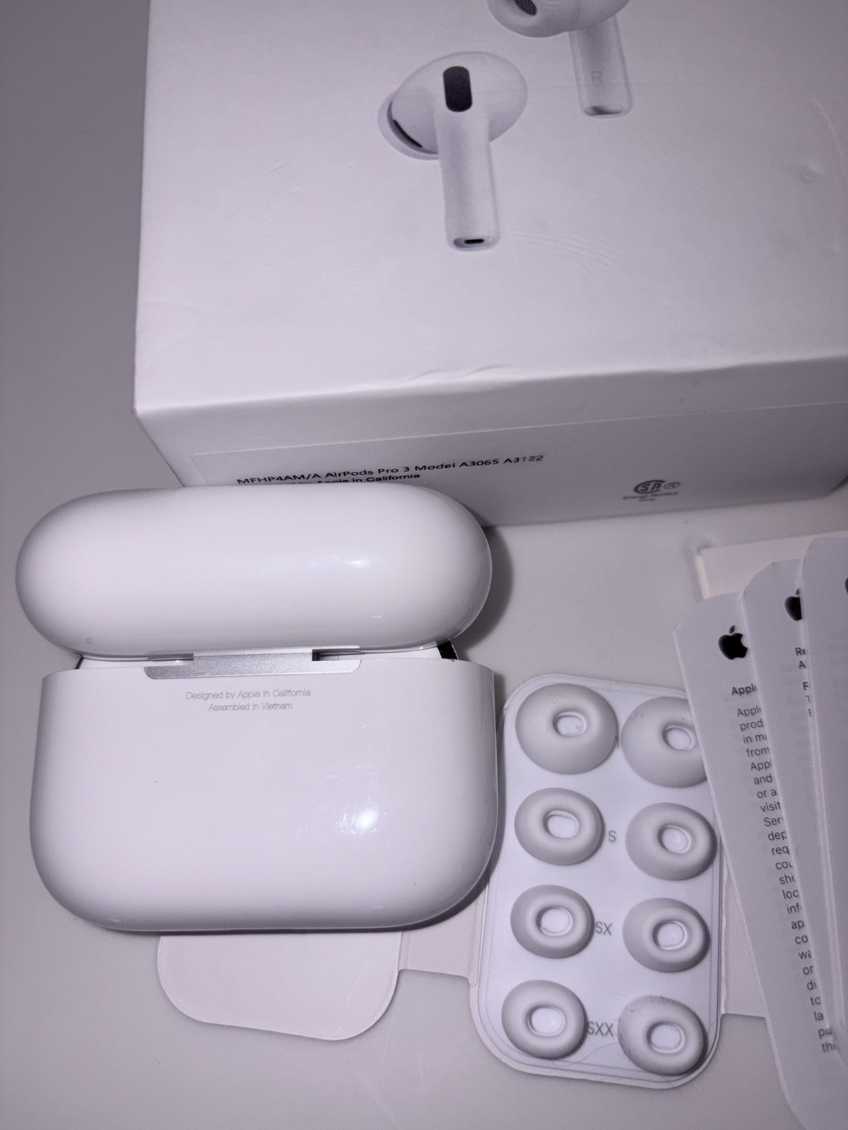 Apple AirPods Pro Wireless Bluetooth In-Ear Earbuds White w/ Charging Case