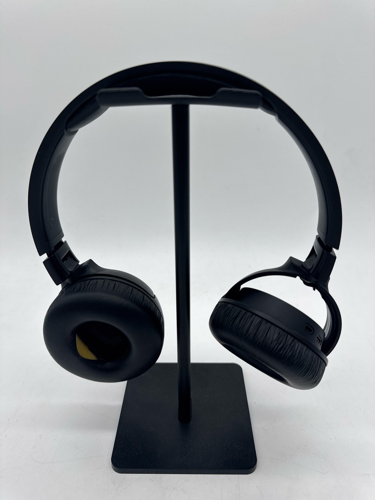(BROKEN) JBL JBLT670NCBLKAM Tune 670NC Adaptive Noise Cancelling Headphones