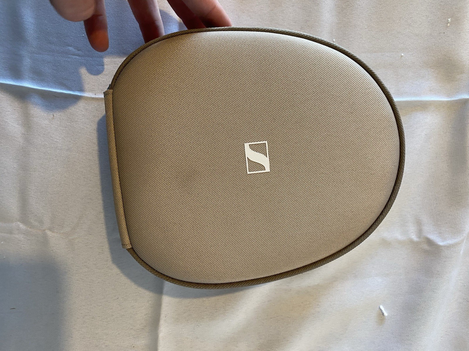 SENNHEISER ACCENTUM PLUS WIRELESS OVER-EAR HEADPHONES, 50HR BATTERY – WHITE