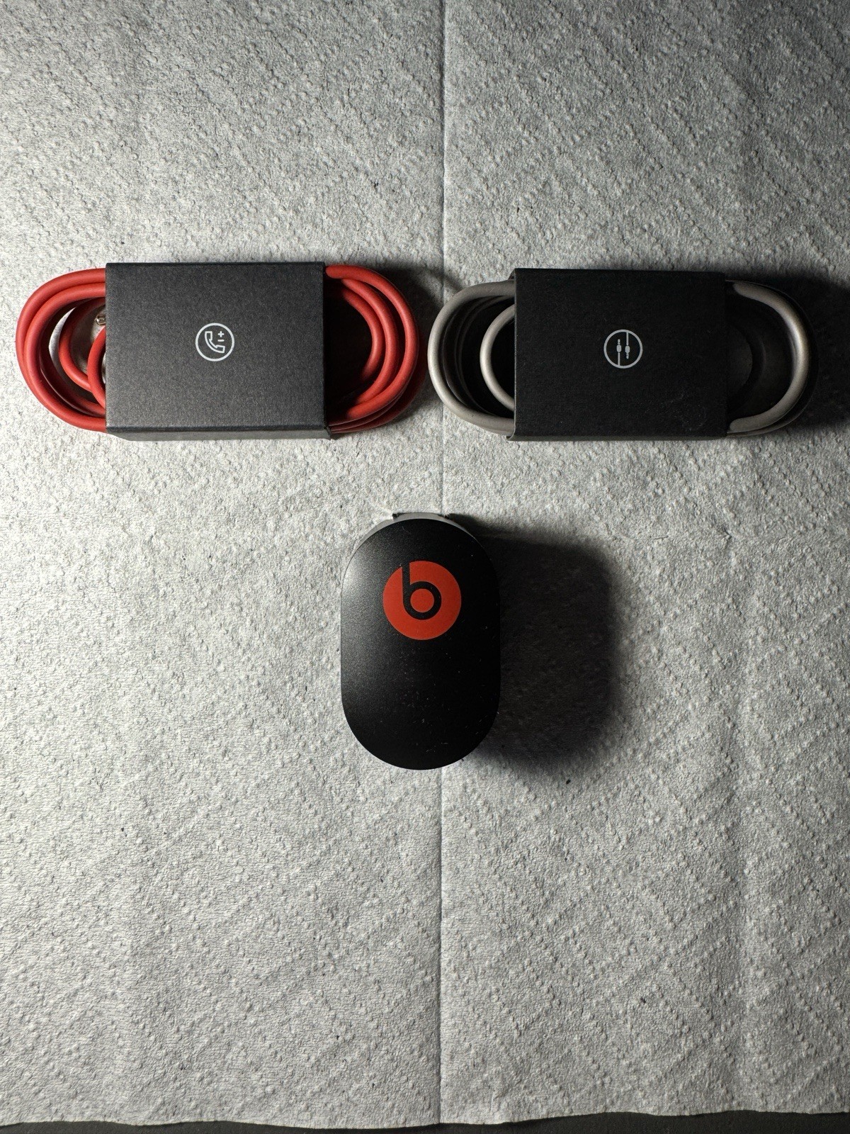 Beats by Dr Dre 3.5mm Aux HeadPhone Jack Bundle Including 10 WATT Charging Brick