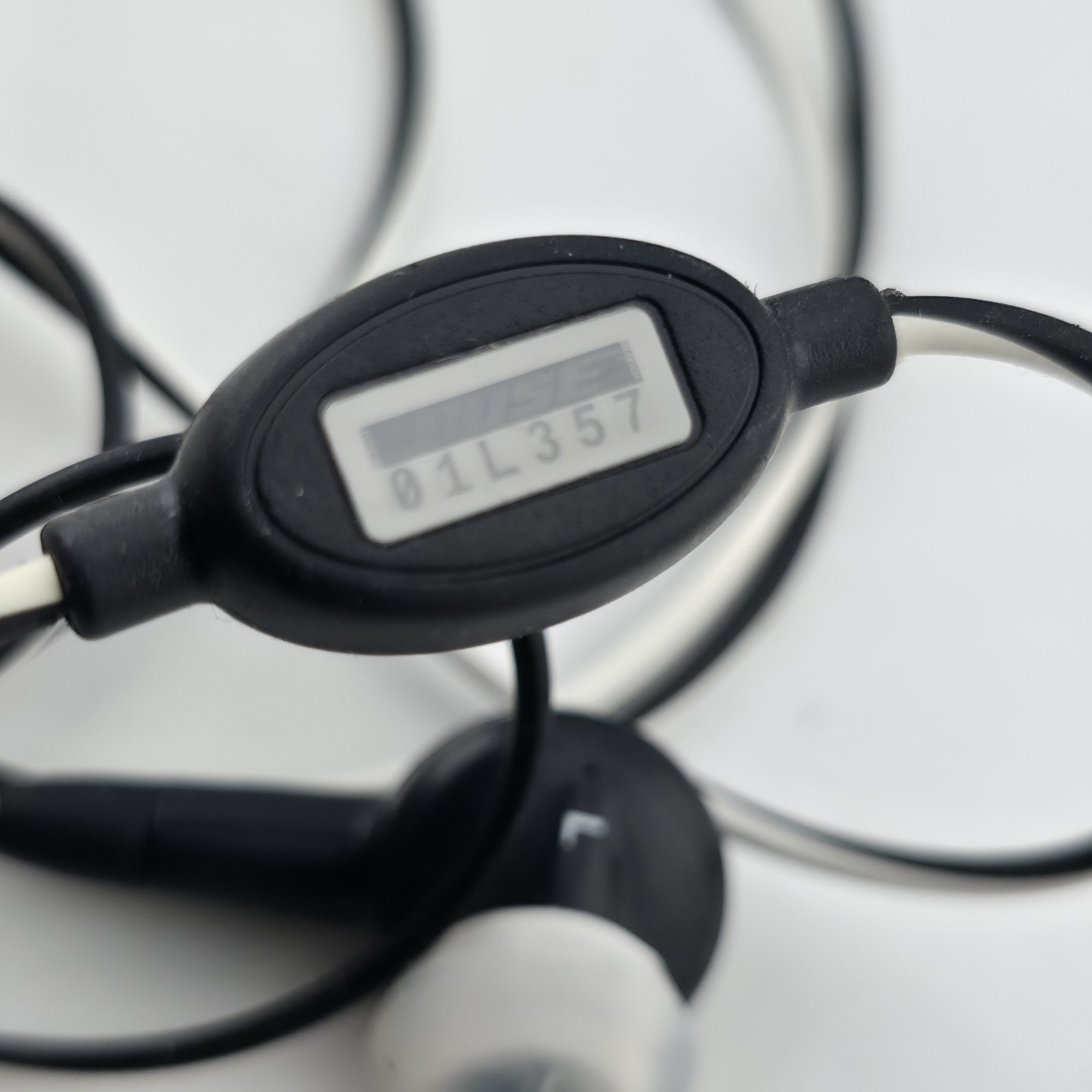 Bose IE2 Wired In-Ear Earbuds Headphones w Case Black White Untested