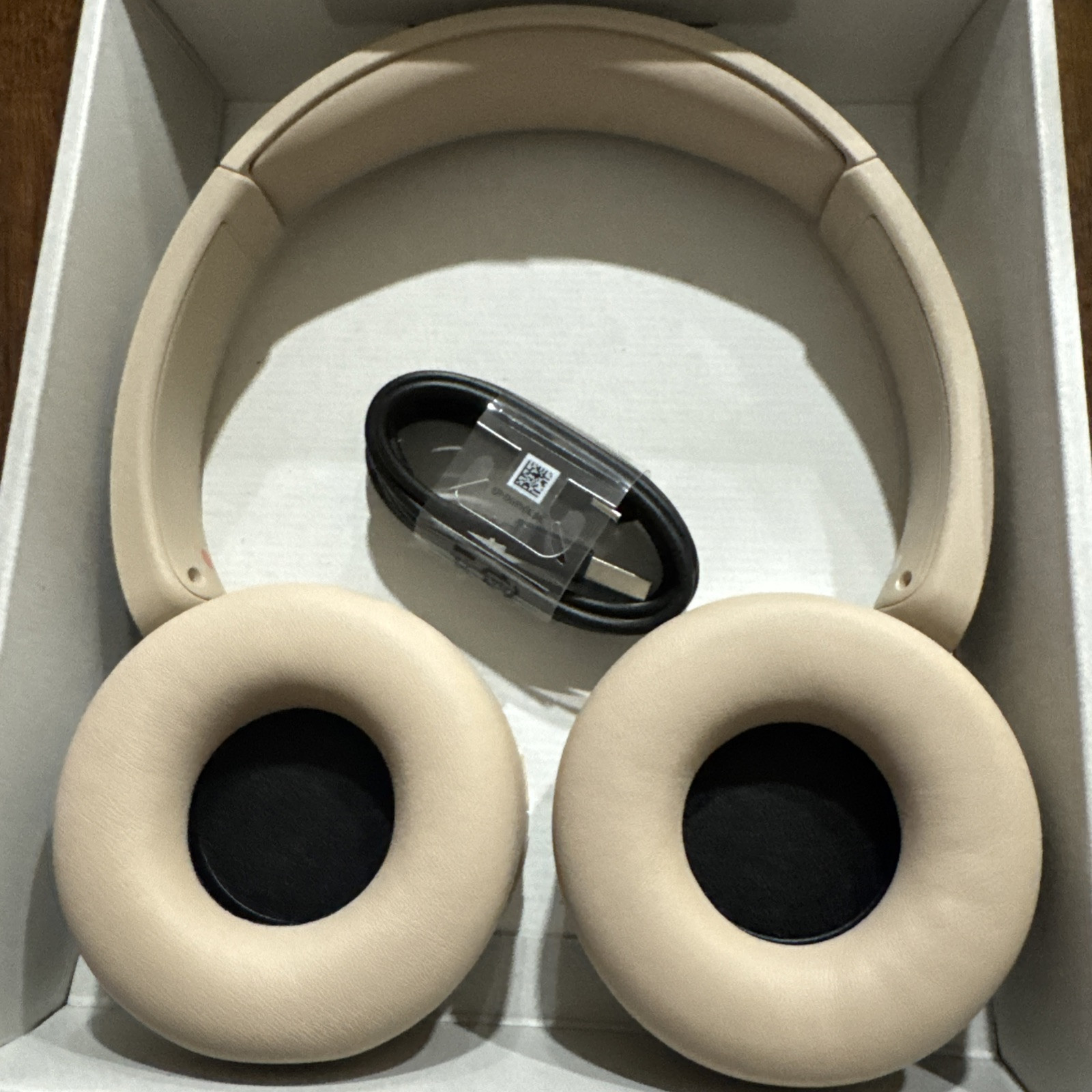 Sony WH-CH520 Over Ear Wireless Bluetooth Headphones WHCH520 – BEIGE