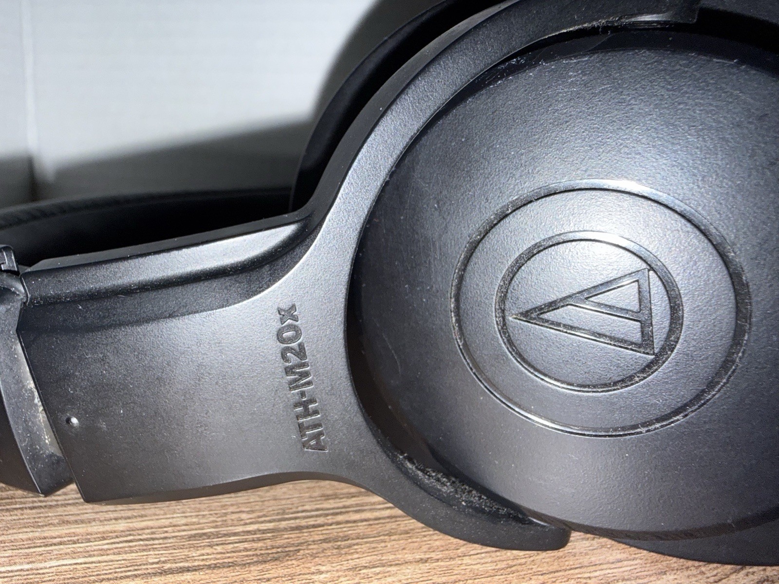 GREAT CONDITION Audio-Technica ATH-M20X Professional Studio Monitor Headphones