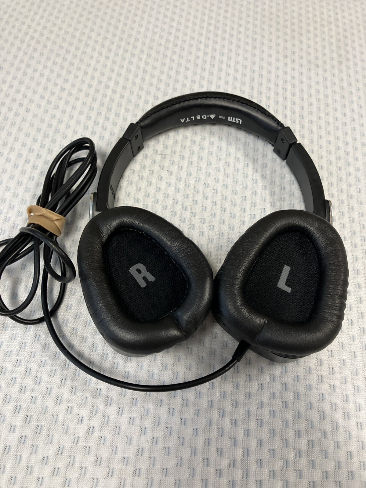Headphones Delta Airlines LSTN In Flight fly movie woodgrain clean 2 Prong EUC