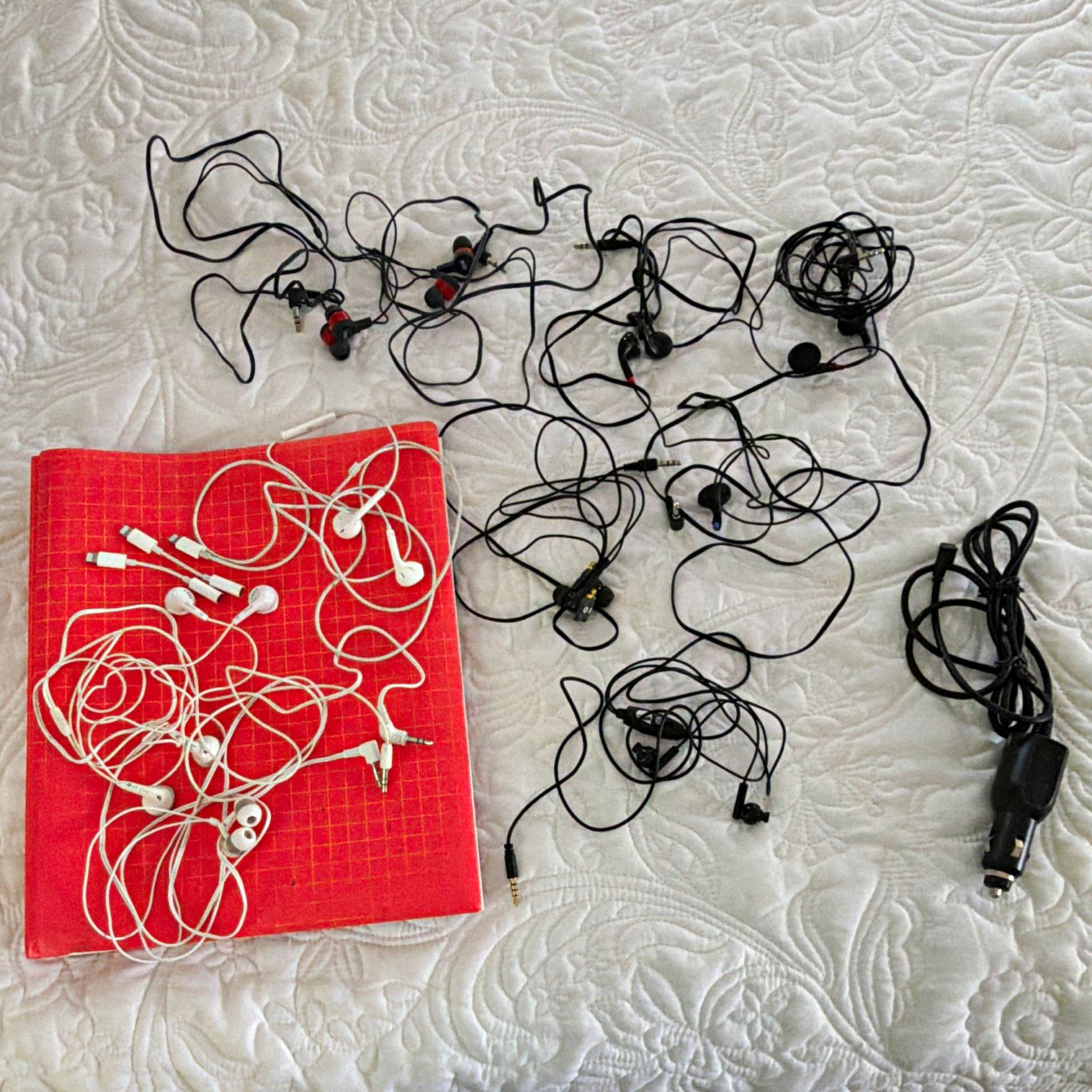 Mixed Lot Wired Earbuds Jack Black/White/Red I phone adapter