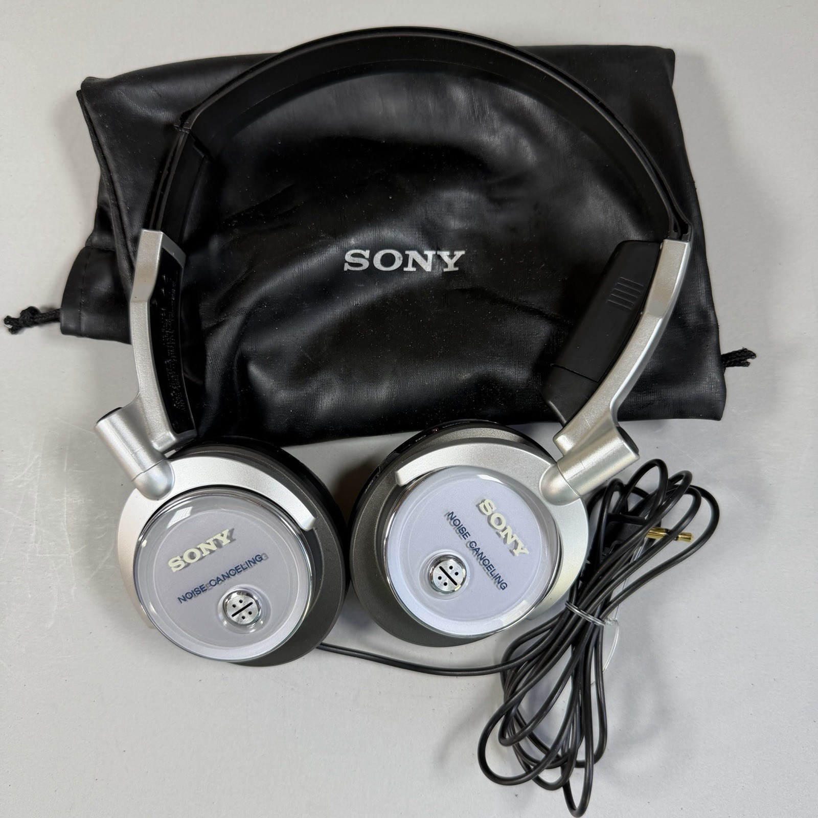 Sony MDR NC6 Noise Canceling Headphones Wired Over Ear w/Travel Case Black READ