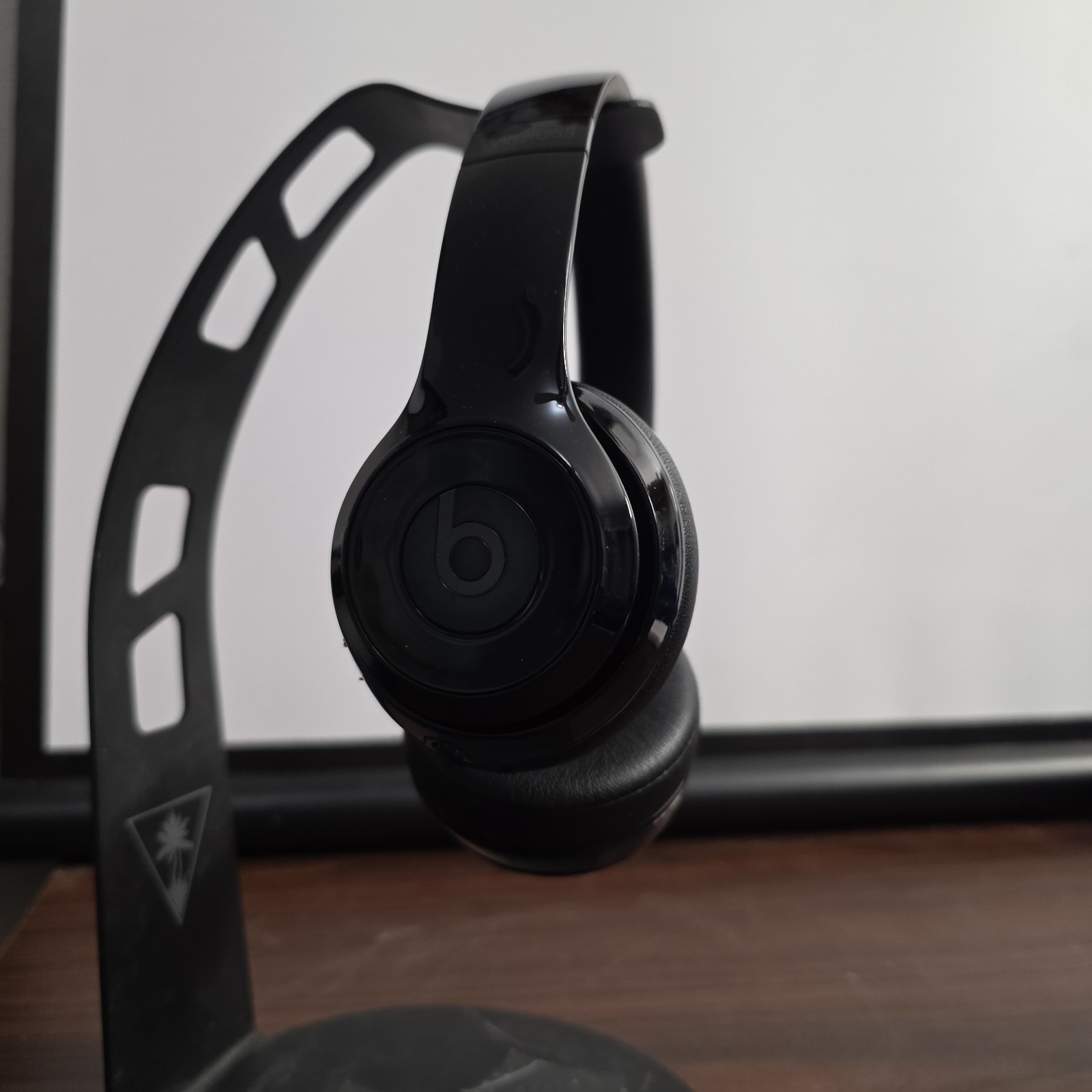 Beats by Dr. Dre Beats Solo 3 Wireless Bluetooth Headphones Gloss Black K