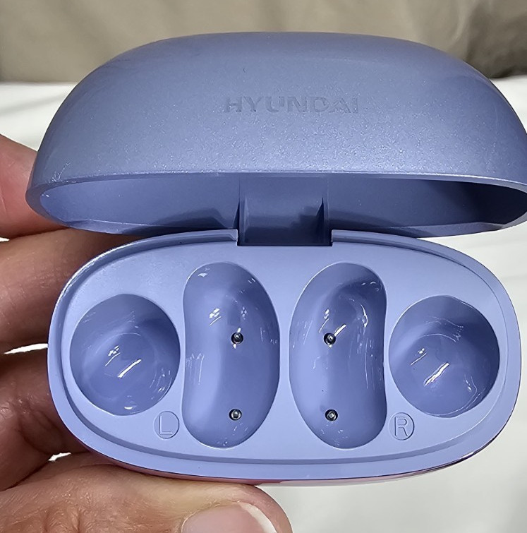 NEW Hyundai Earclip C7 Wireless Earbuds – Purple (Box Error Labeled Black)