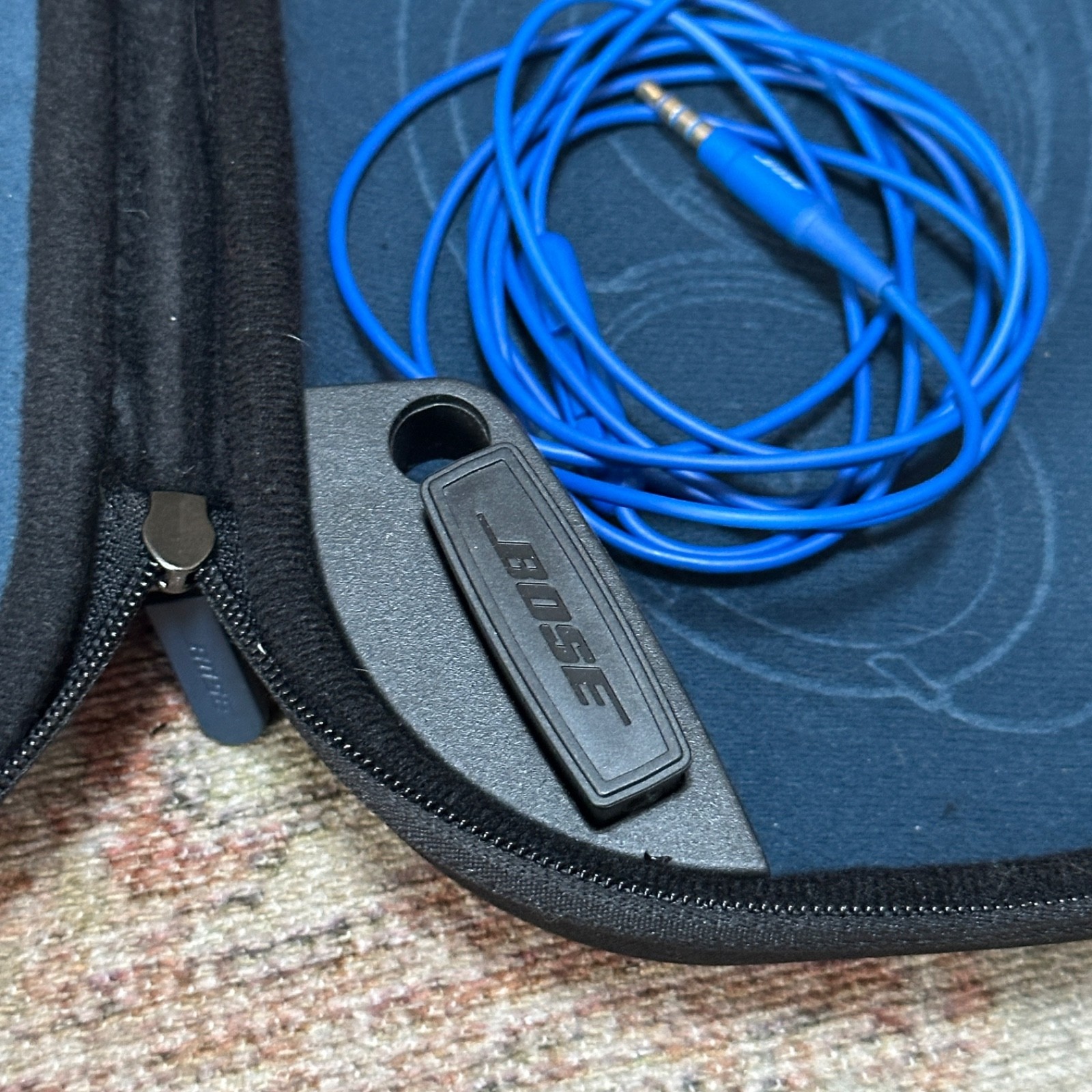 Bose QuietComfort 25 QC25 Wired Noise Cancelling Headphones with Case and Cable