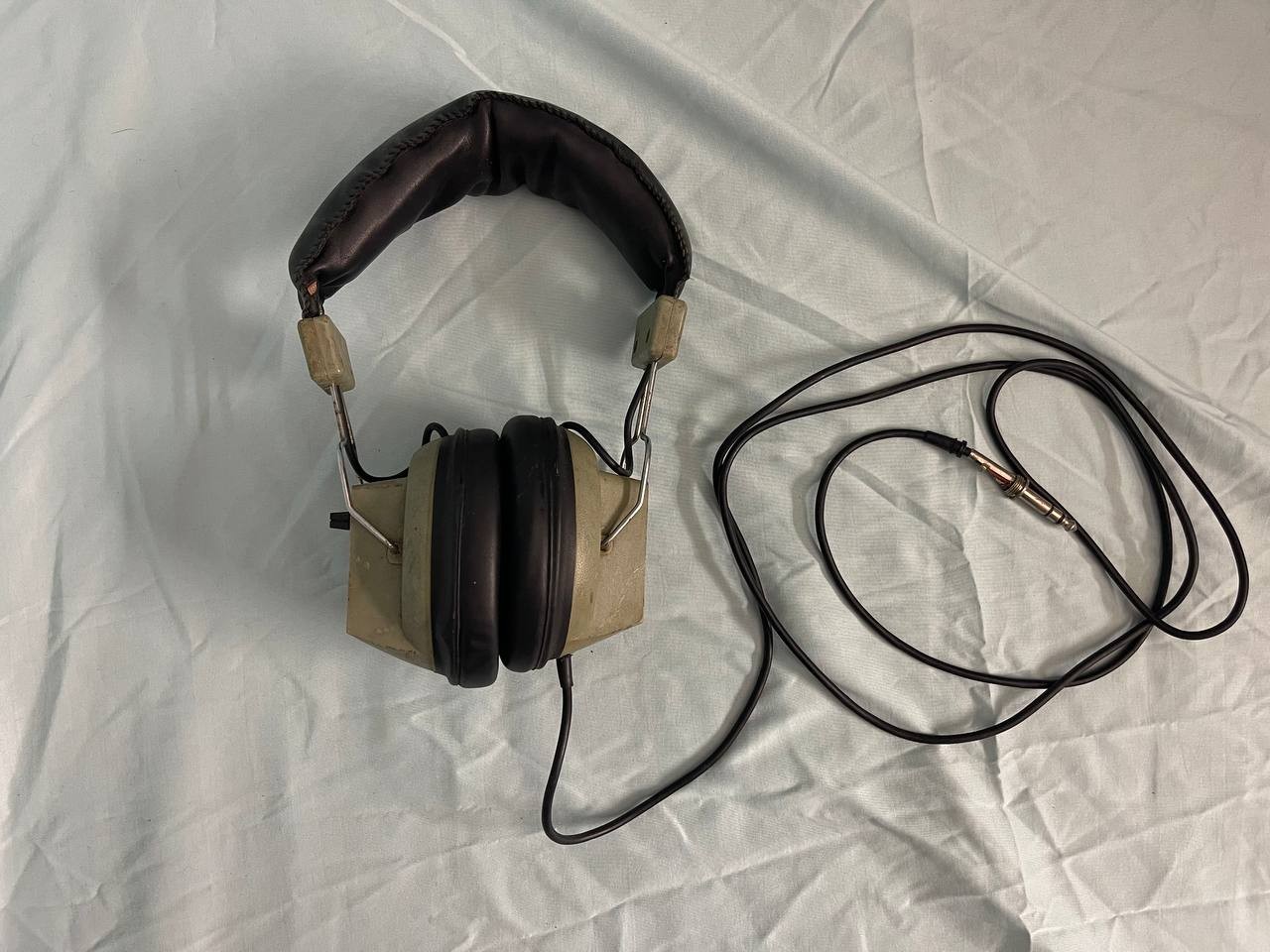 Vintage Realistic Nova 16 Stereo Headphones 8 Ohms Volume Control RE