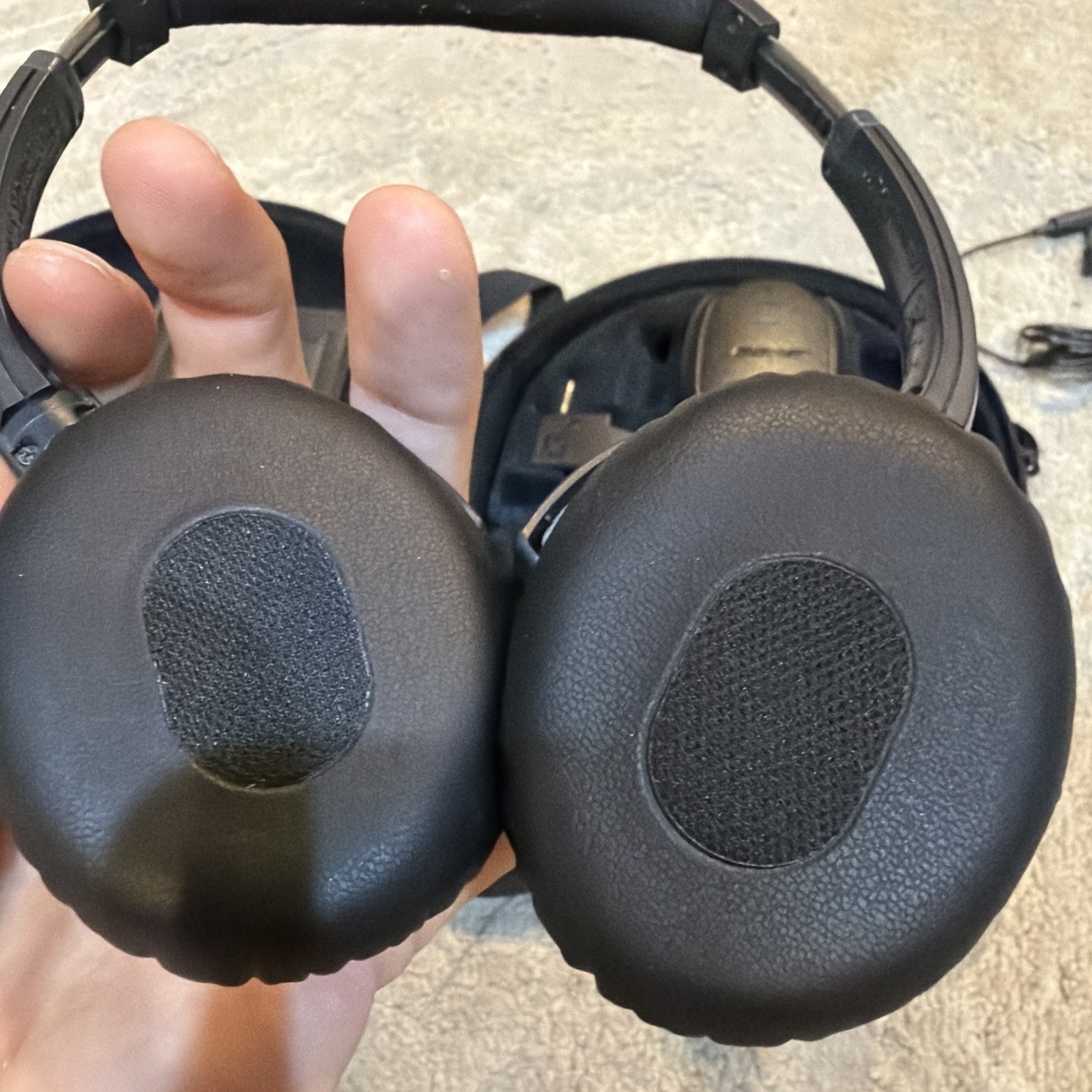 Bose QuietComfort 3 QC3 Noise-Cancelling Headphones, Black and Silver GUC