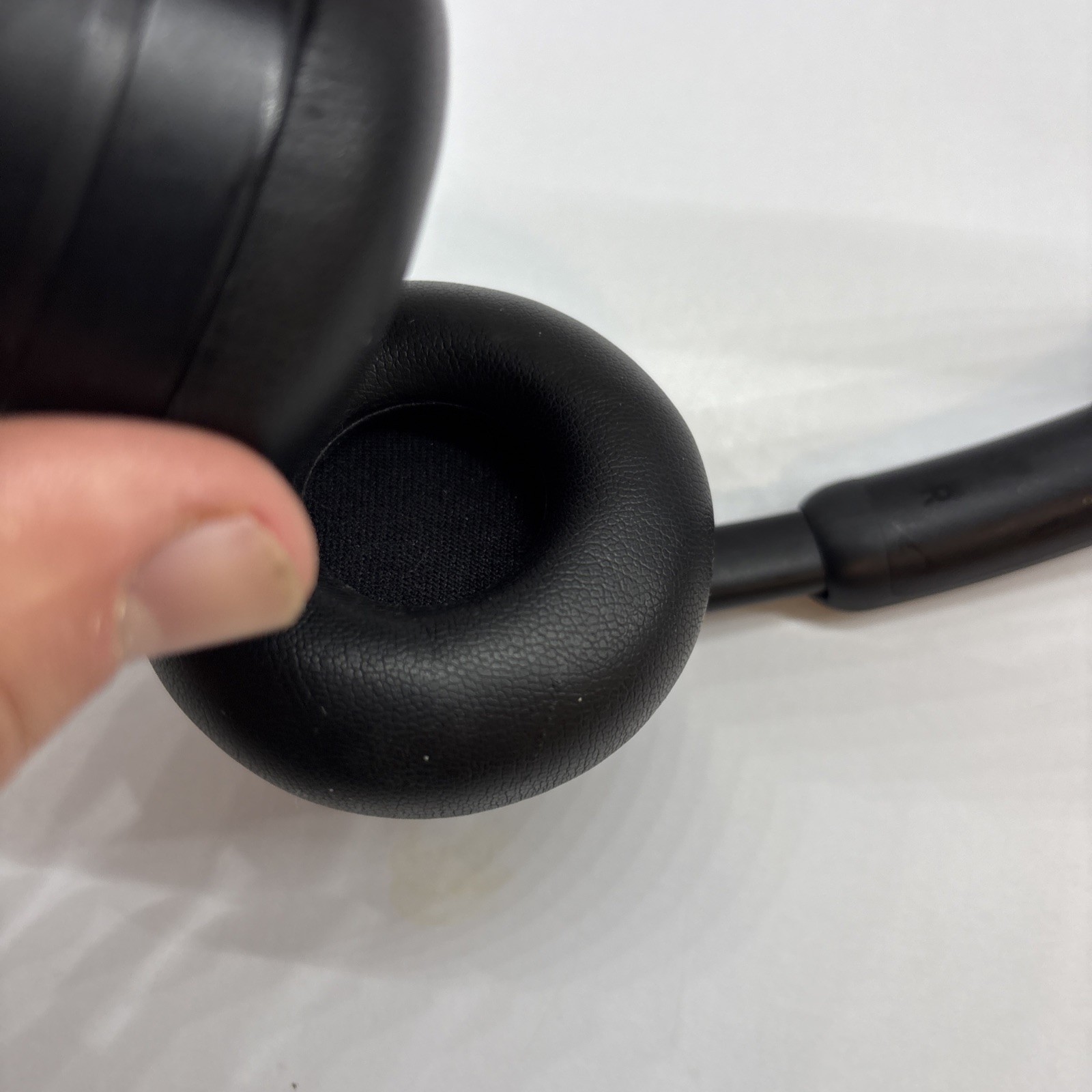 Microsoft 8JR-00001 Black Modern Wireless Headset Bluetooth Used – No Dongle