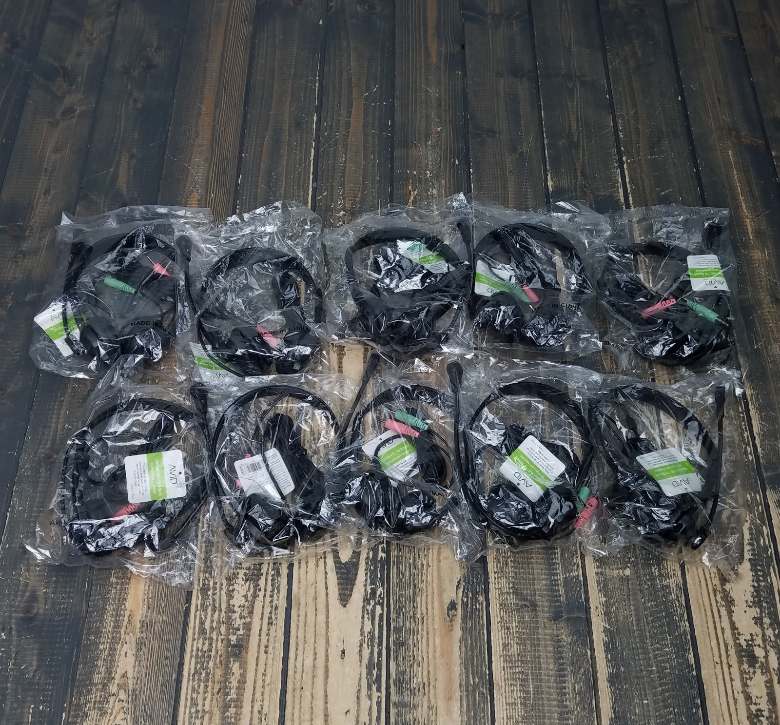 BRAND NEW LOT of 10 AVID AE-18 Lightweight 3.5mm Over-Ear Headphones Color BLACK