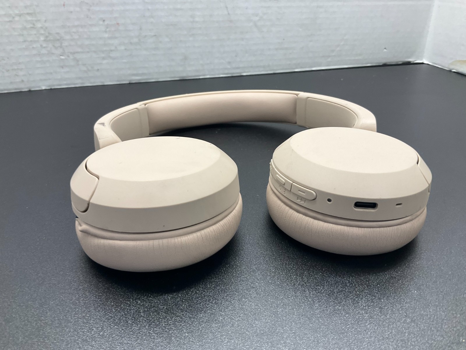 Sony WH-CH520 Over Ear Wireless Bluetooth Headphones WHCH520 – BEIGE