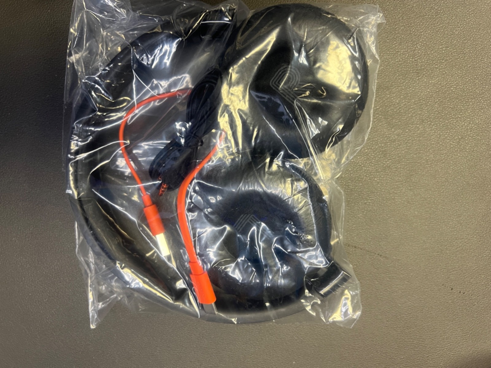 JBL Tune 670NC – Adaptive Noise Cancelling with Smart Ambient Wireless On-Ear-1
