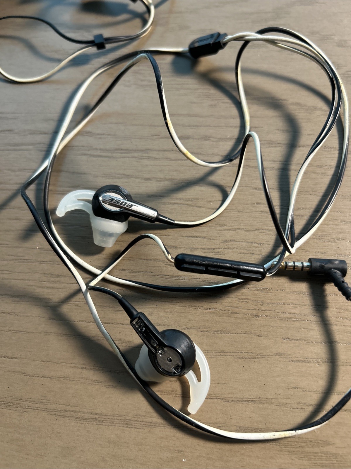 Bose IE2 In-Ear Wired Audio Headphones No Microphone Black White TESTED WORKING