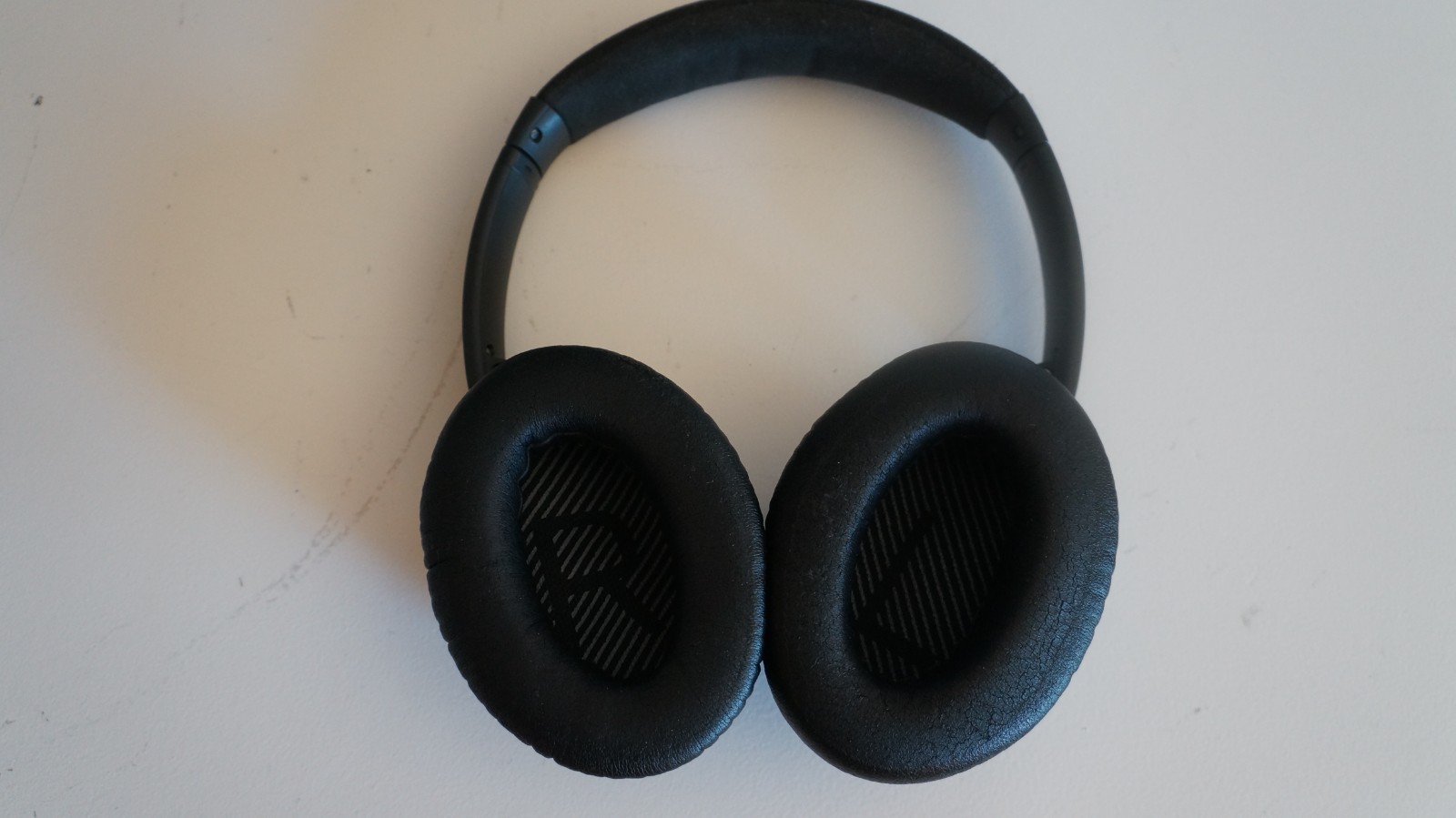 Bose QuietComfort 25 Over the Ear Headphone – Black – Good working.