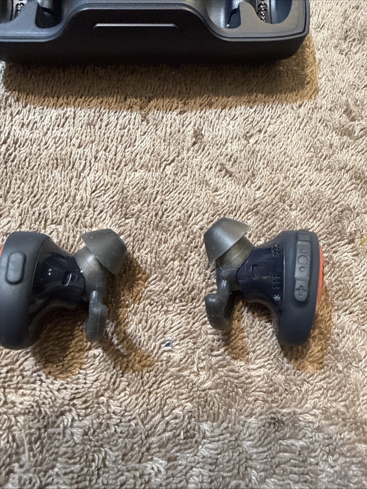 Bose SOUNDSPORT FREE WIRELESS Headphones Earbuds -black/orange
