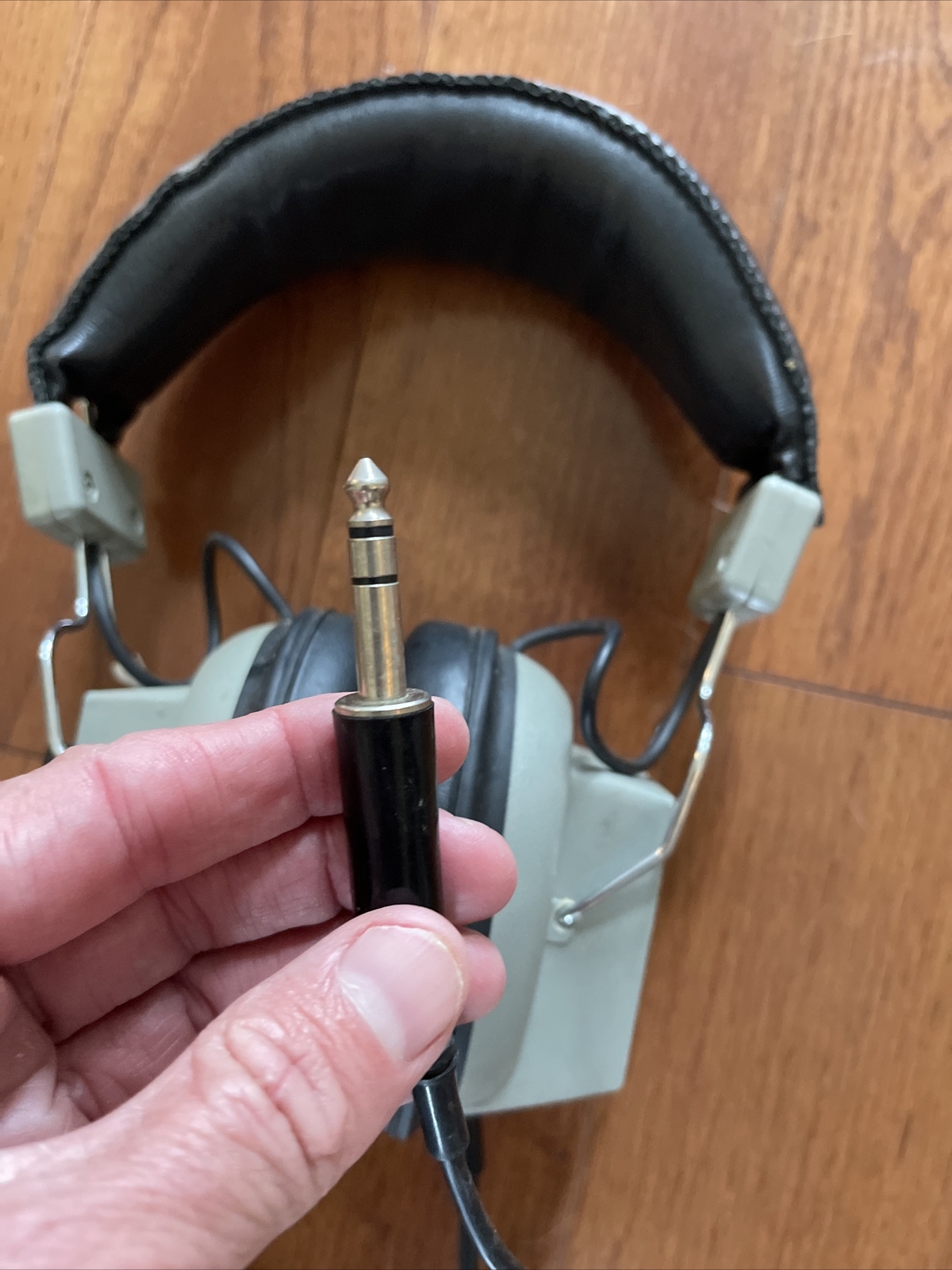 VTG Realistic Nova 16 Headphones Stereo 8 ohms Volume Control Green Over Ear
