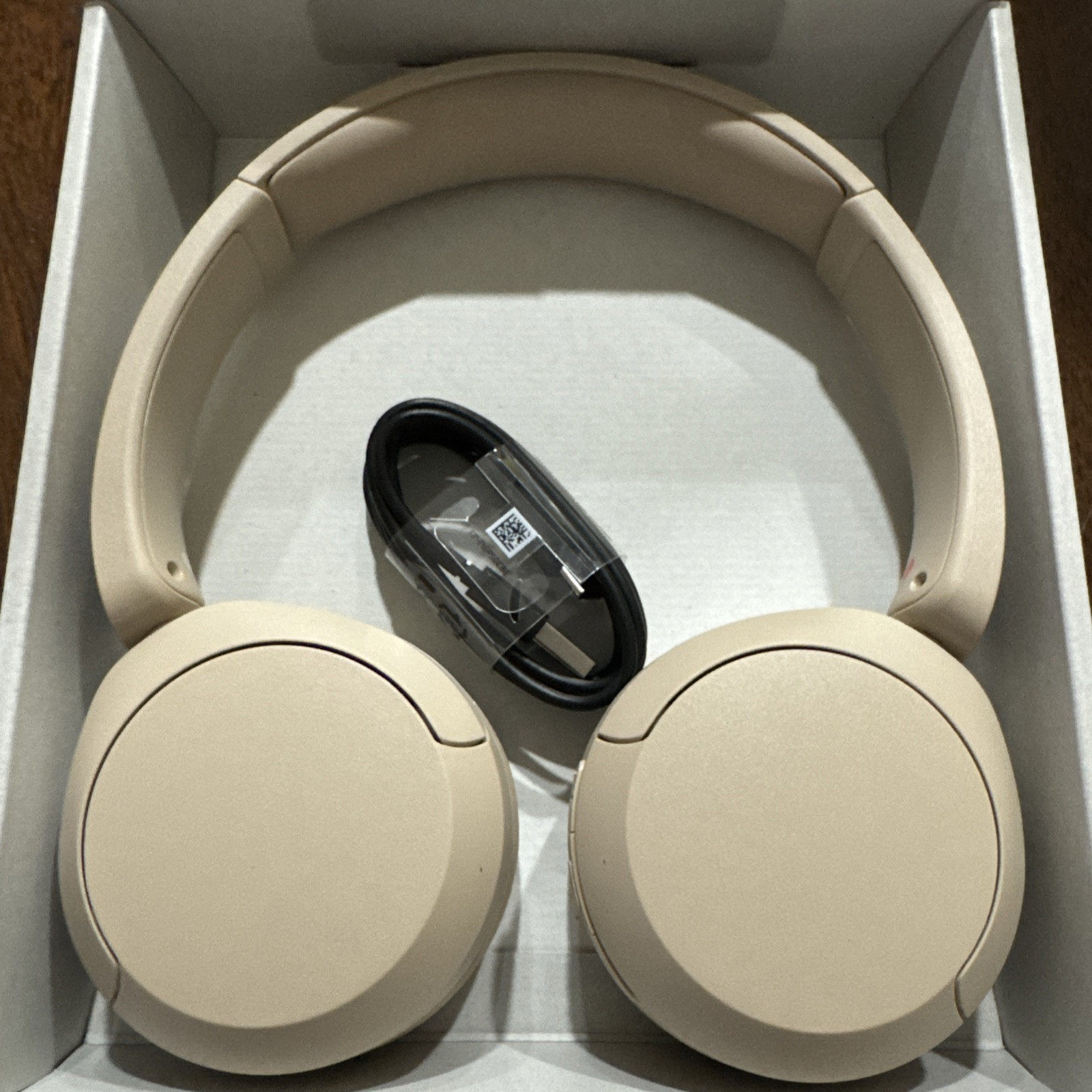 Sony WH-CH520 Over Ear Wireless Bluetooth Headphones WHCH520 – BEIGE