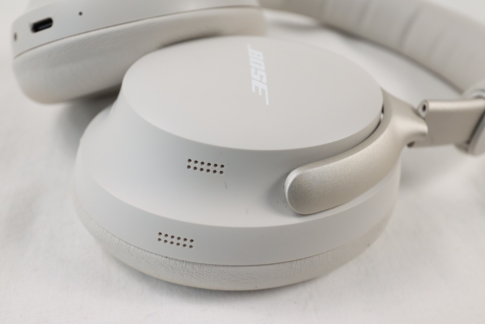 BOSE QuietComfort Ultra Headphones Sandstone Noise Canceling