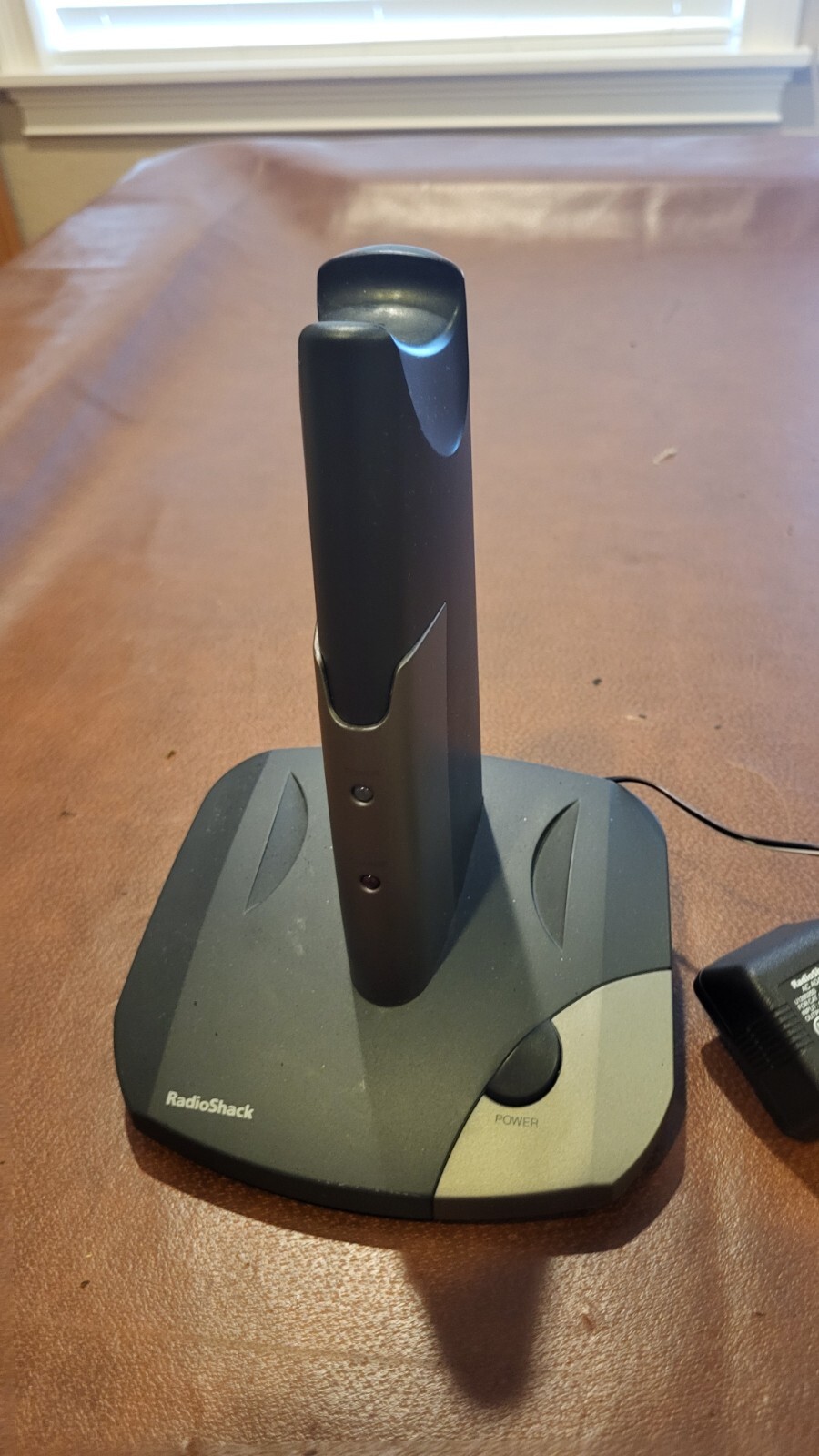 RADIOSHACK 33-1186 900 MHZ ANALOG WIRELESS STEREO HEADPHONE SYSTEM BASE ONLY