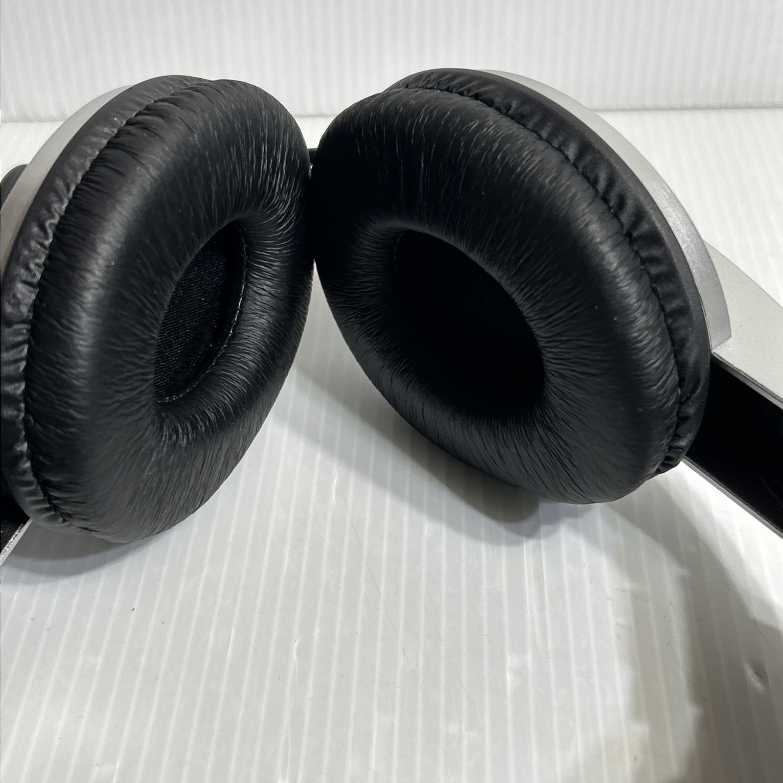 Samson HP30 Over-Ear Wired Headphones Studio Monitor Stereo Headset 3.5mm
