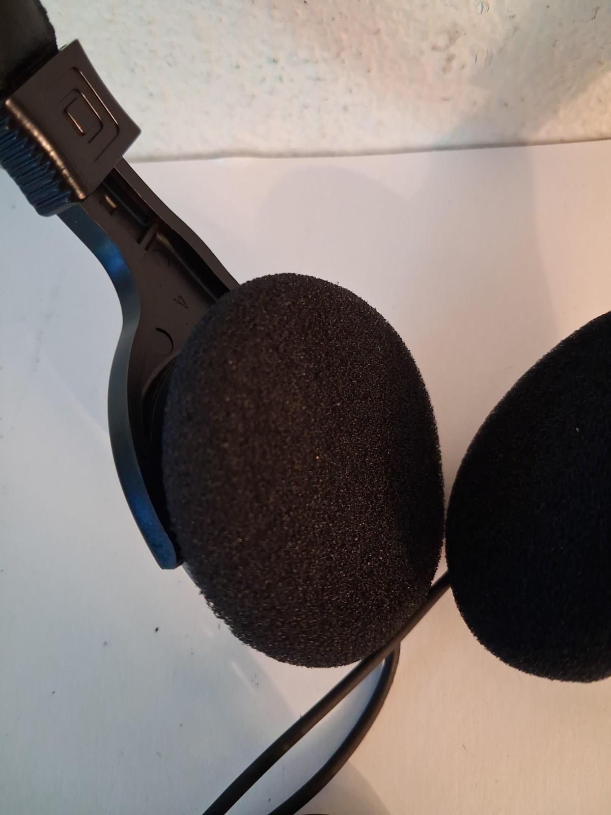Radioshack Pro-25 Stereo Headphones W/In-line Volume Control Cat No. 33-1022
