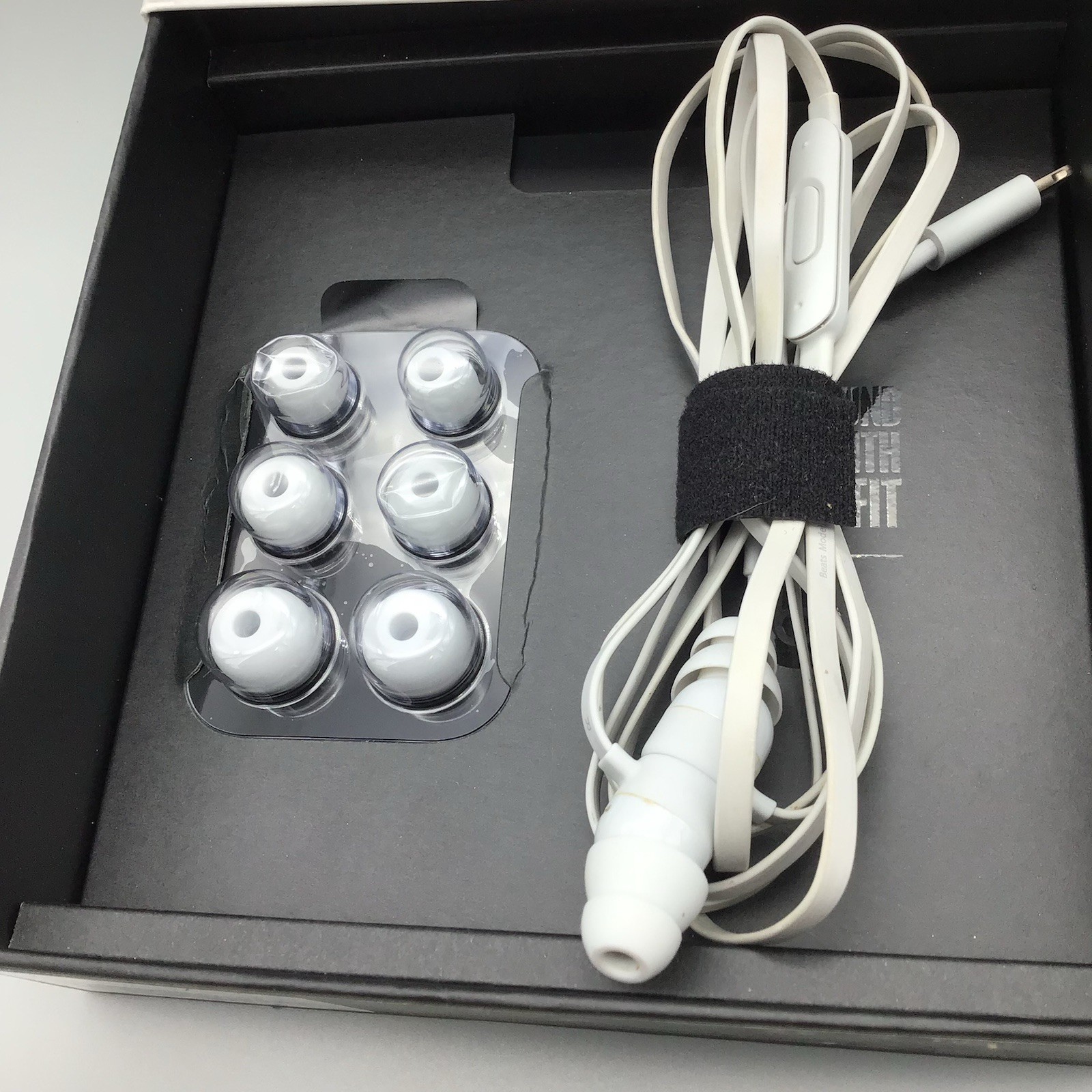 Beats by Dr. Dre urBeats 3 Headphones Wired Lightning Connect Mic & Remote