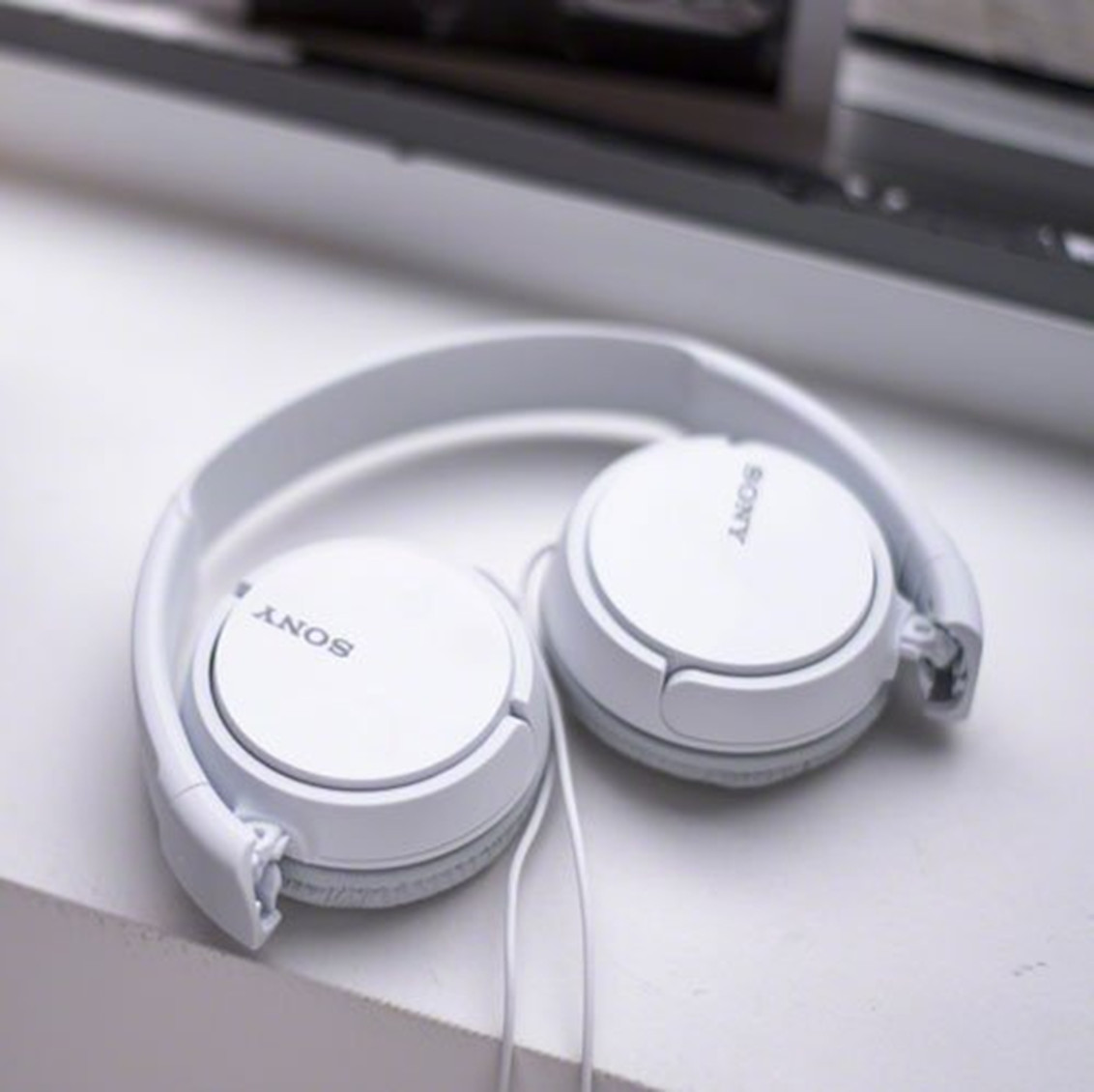 Sony Over-Head Extra Bass Portable Stereo Over Ear Headphones White