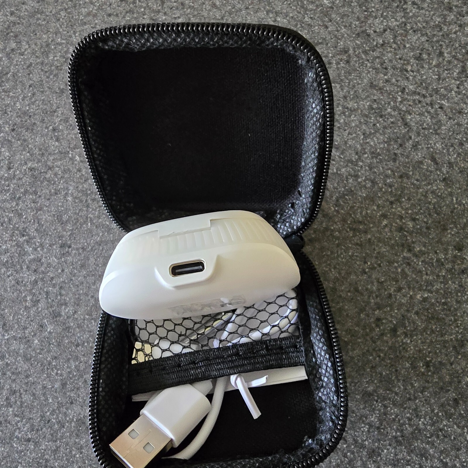 Indian River Hospital Wireless White Earbuds Black Case USB Charger USA Seller