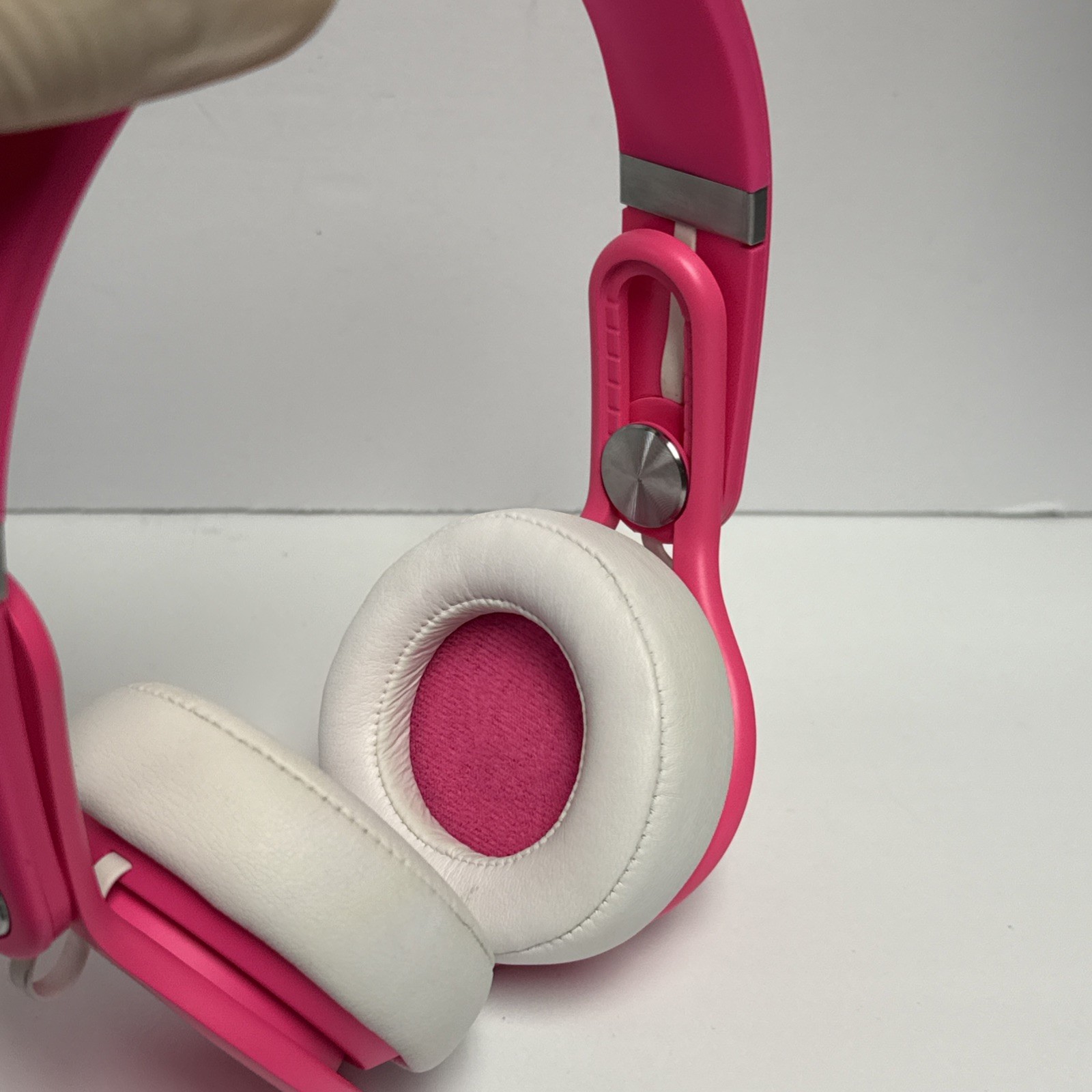 Beats by Dr. Dre MIXR Pink Over the Head DJ Headphones DISCONTINUED Rare Tested