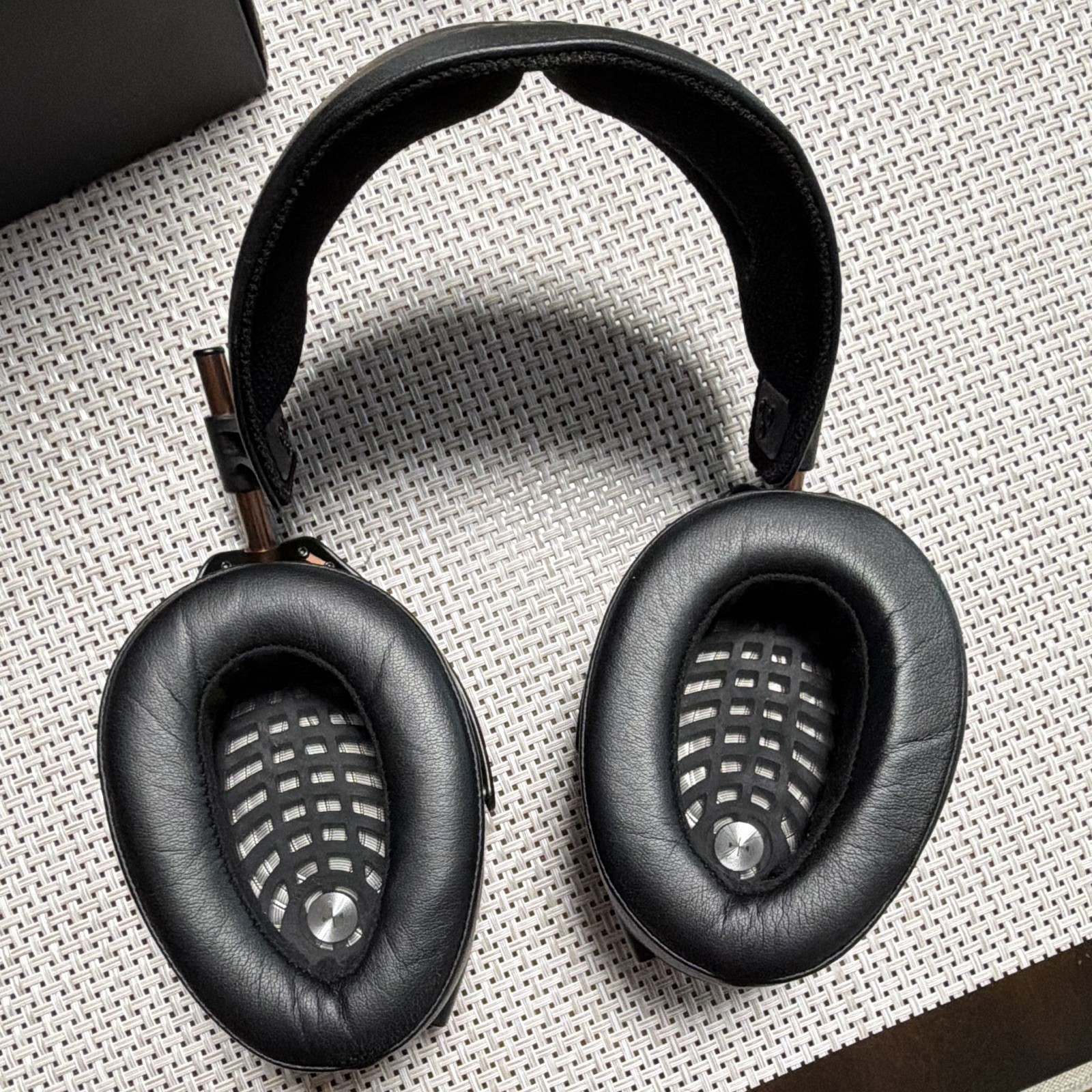 Meze Audio LIRIC Over-Ear Headphones Black Detachable Cable w/ Case & Box