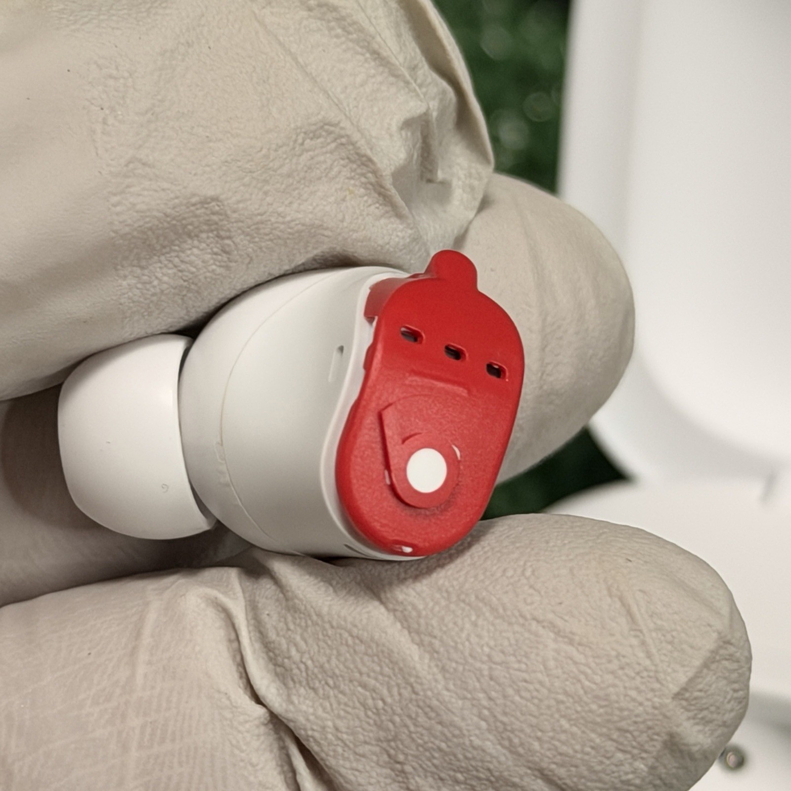 Beats Fit Pro True Wireless Earbuds White/Red A2577, Working, MISSING WINGTIPS.