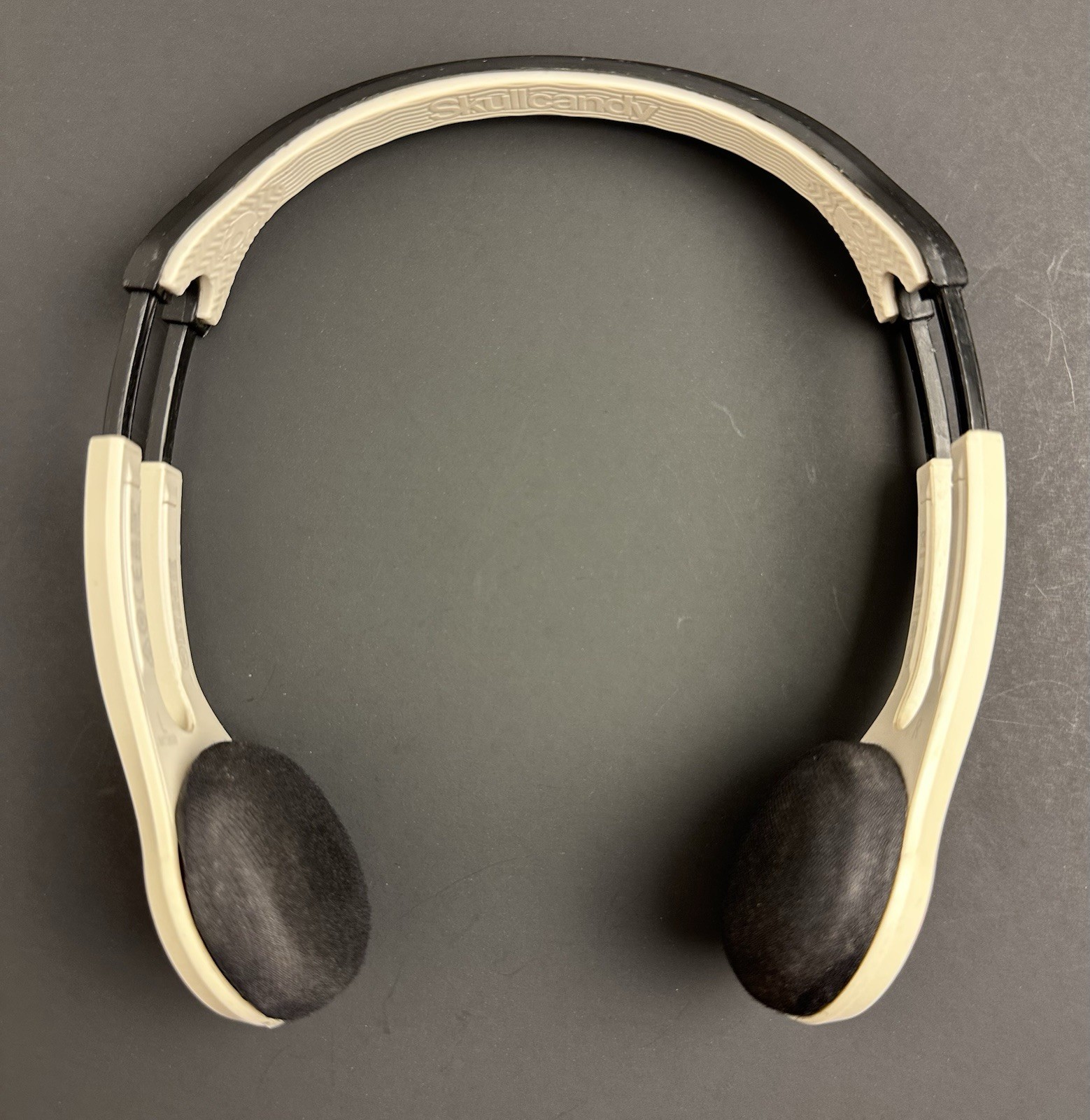 Skullcandy icon Wireless Headphones, Model: S51BW, W/ Charger Cable ( Tested )