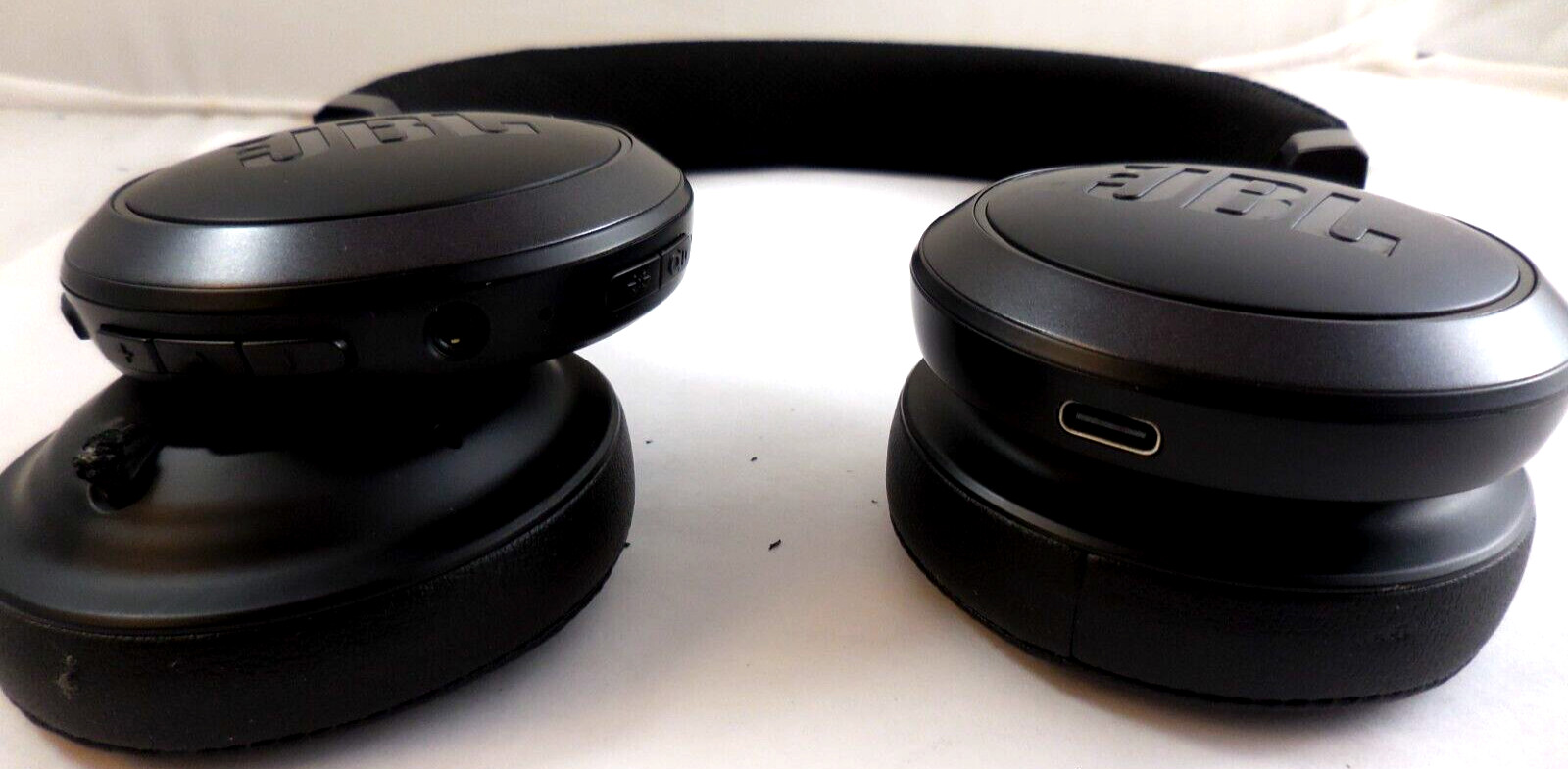 JBL Live 460NC Wireless On-Ear Noise-Cancelling Headphones – Black (With Issue)