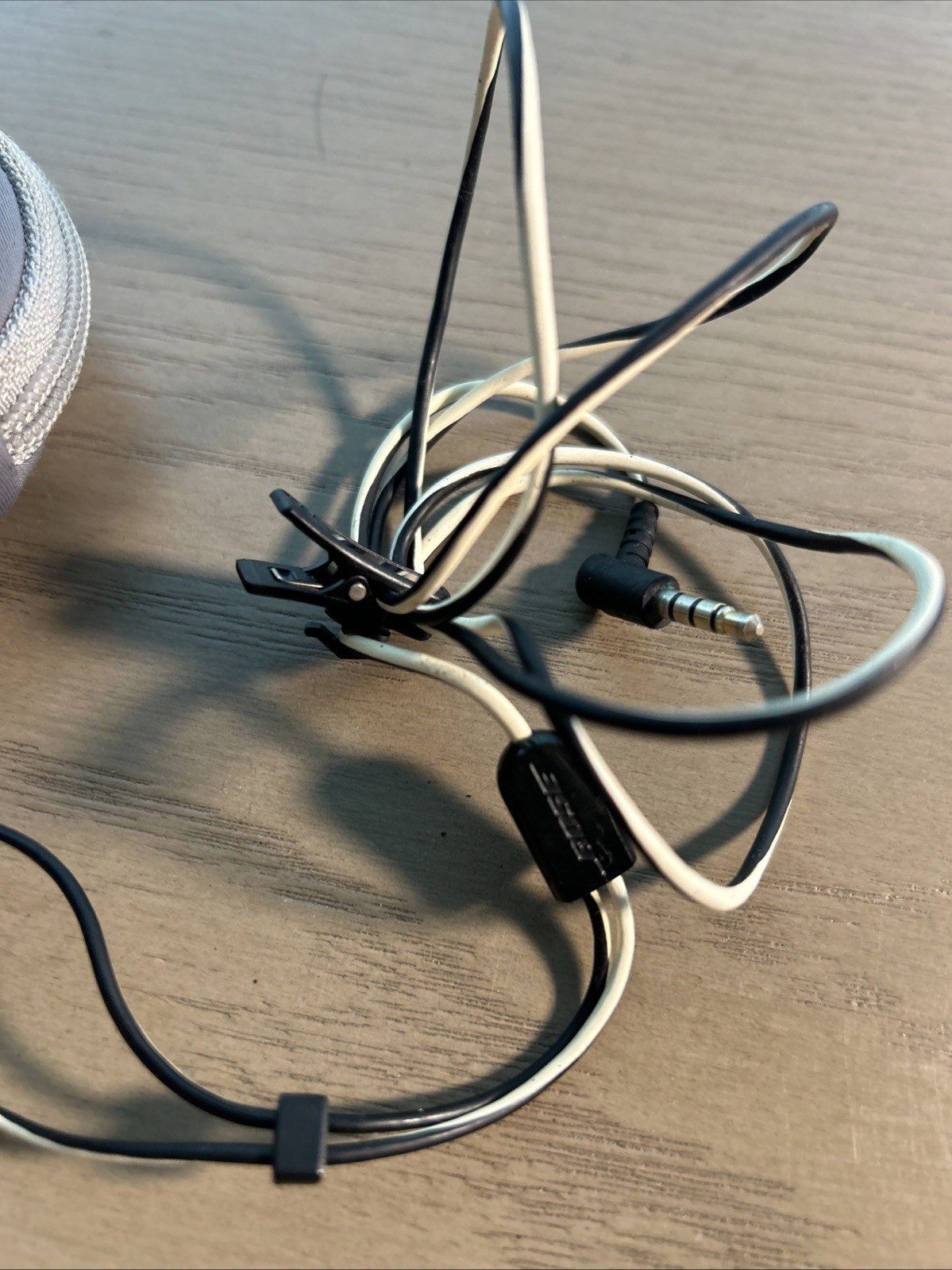 Bose IE2 In-Ear Wired Audio Headphones No Microphone Black White TESTED WORKING