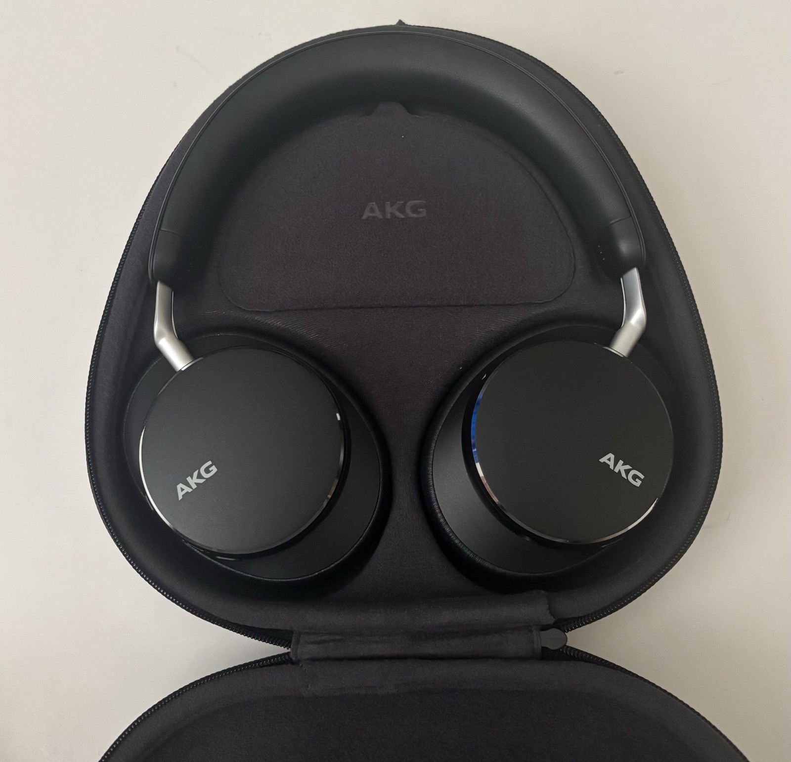 Harman AKG N9 Hybrid Wireless Headphones Black – Open Box