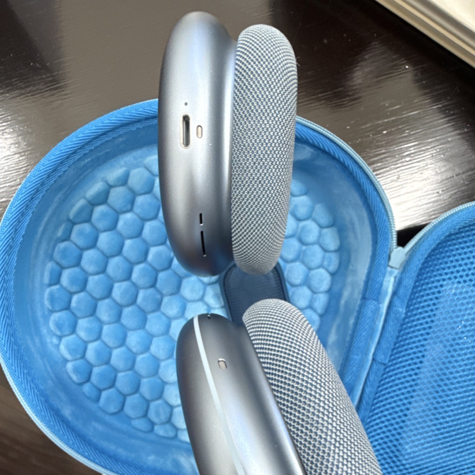 Apple AirPods Max Wireless Noise Cancelling Headphones Blue Silver Built-In Mic
