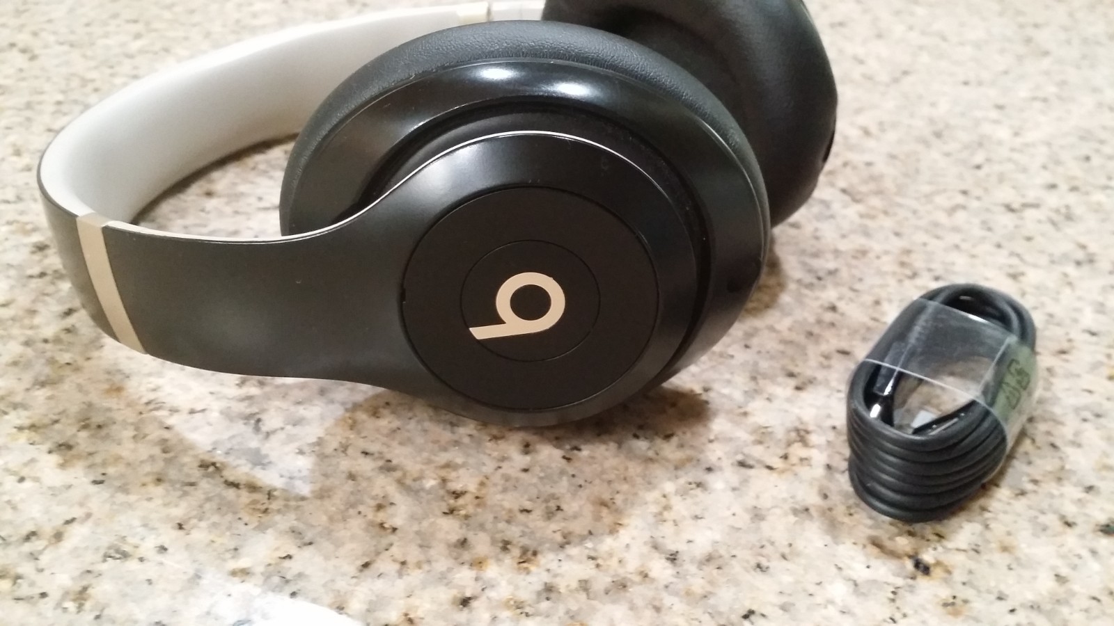 Beats Studio Pro – Wireless Bluetooth Noise Cancelling Headphones – Blue color